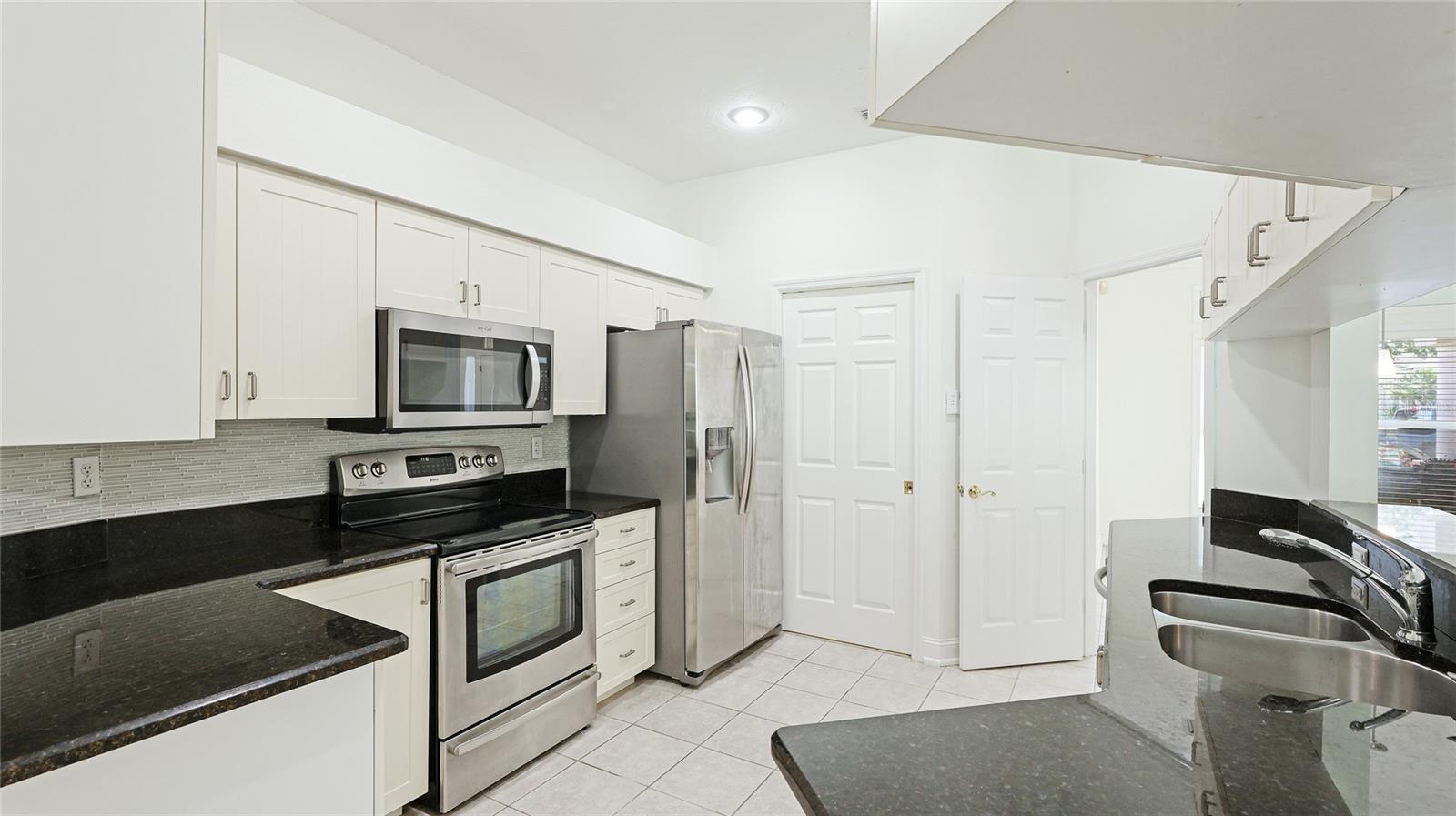 Image 14 of 41 For 534 Oak Bay Drive
