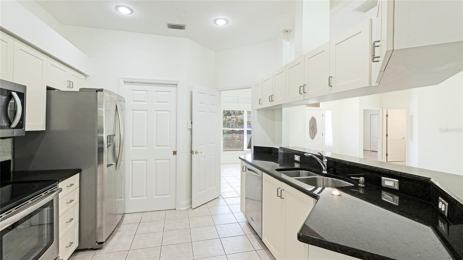 Image 15 of 41 For 534 Oak Bay Drive