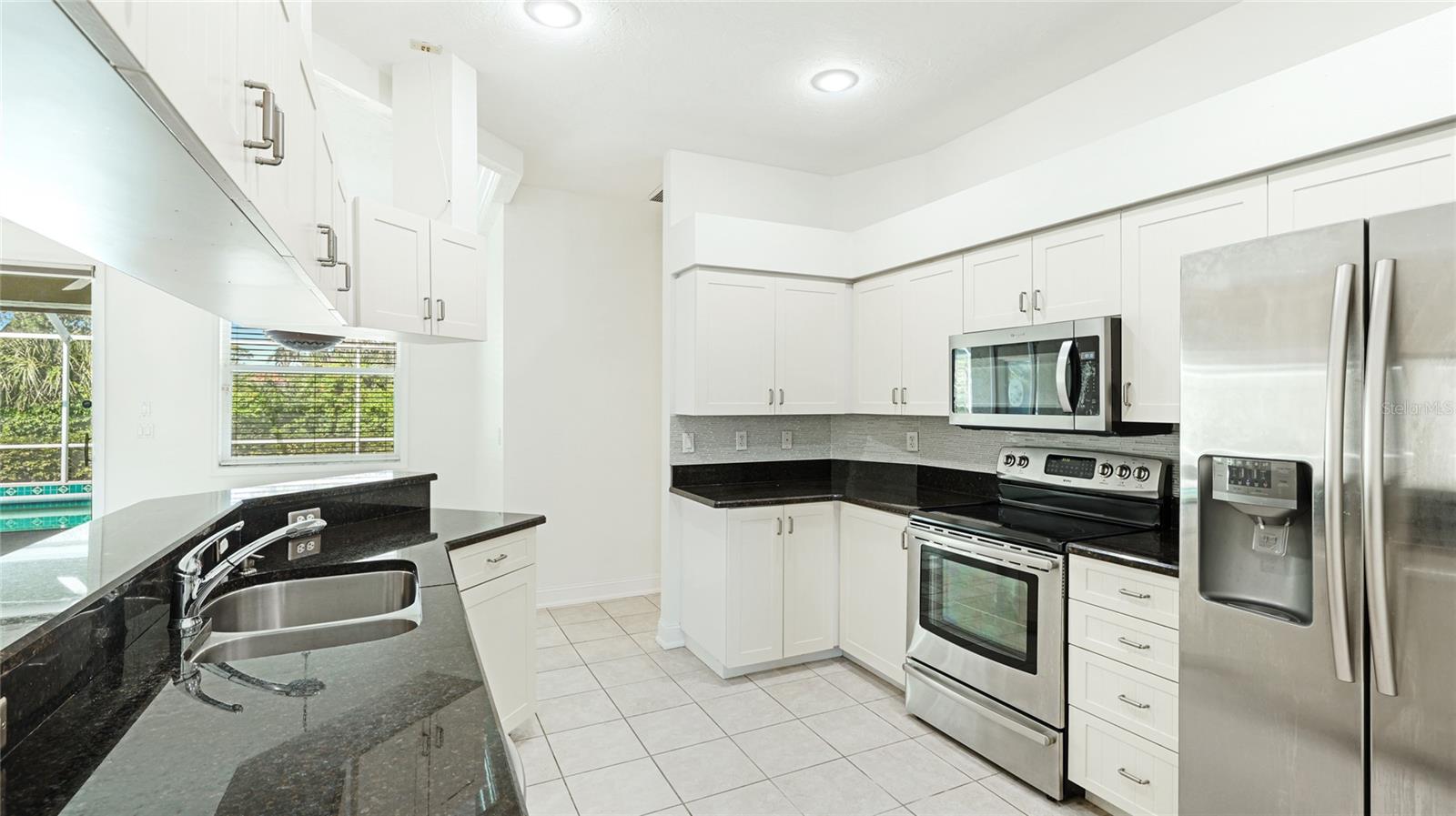 Image 16 of 41 For 534 Oak Bay Drive