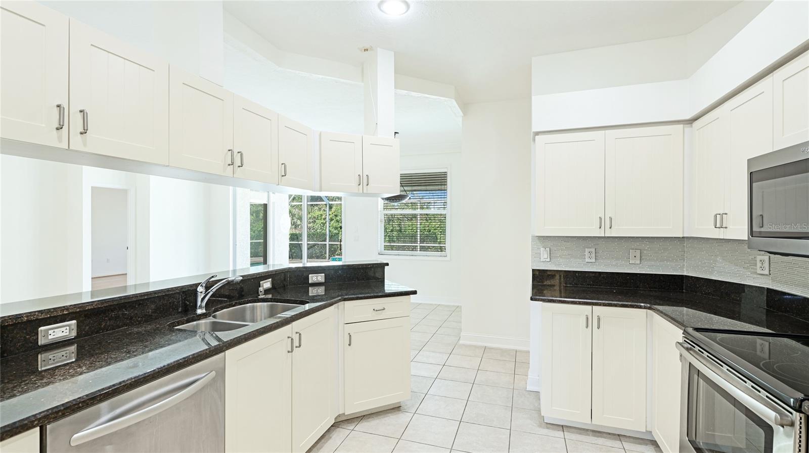 Image 17 of 41 For 534 Oak Bay Drive
