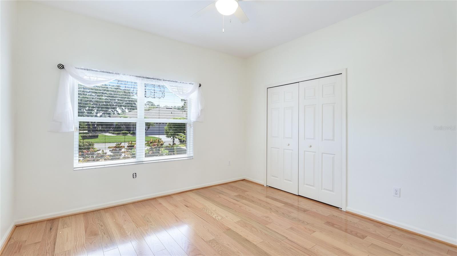 Image 23 of 41 For 534 Oak Bay Drive
