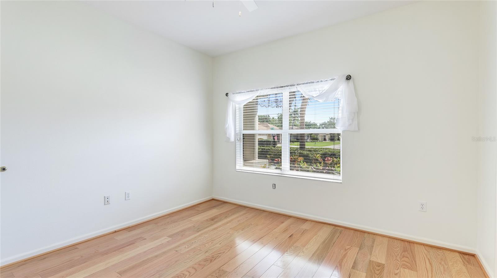 Image 24 of 41 For 534 Oak Bay Drive