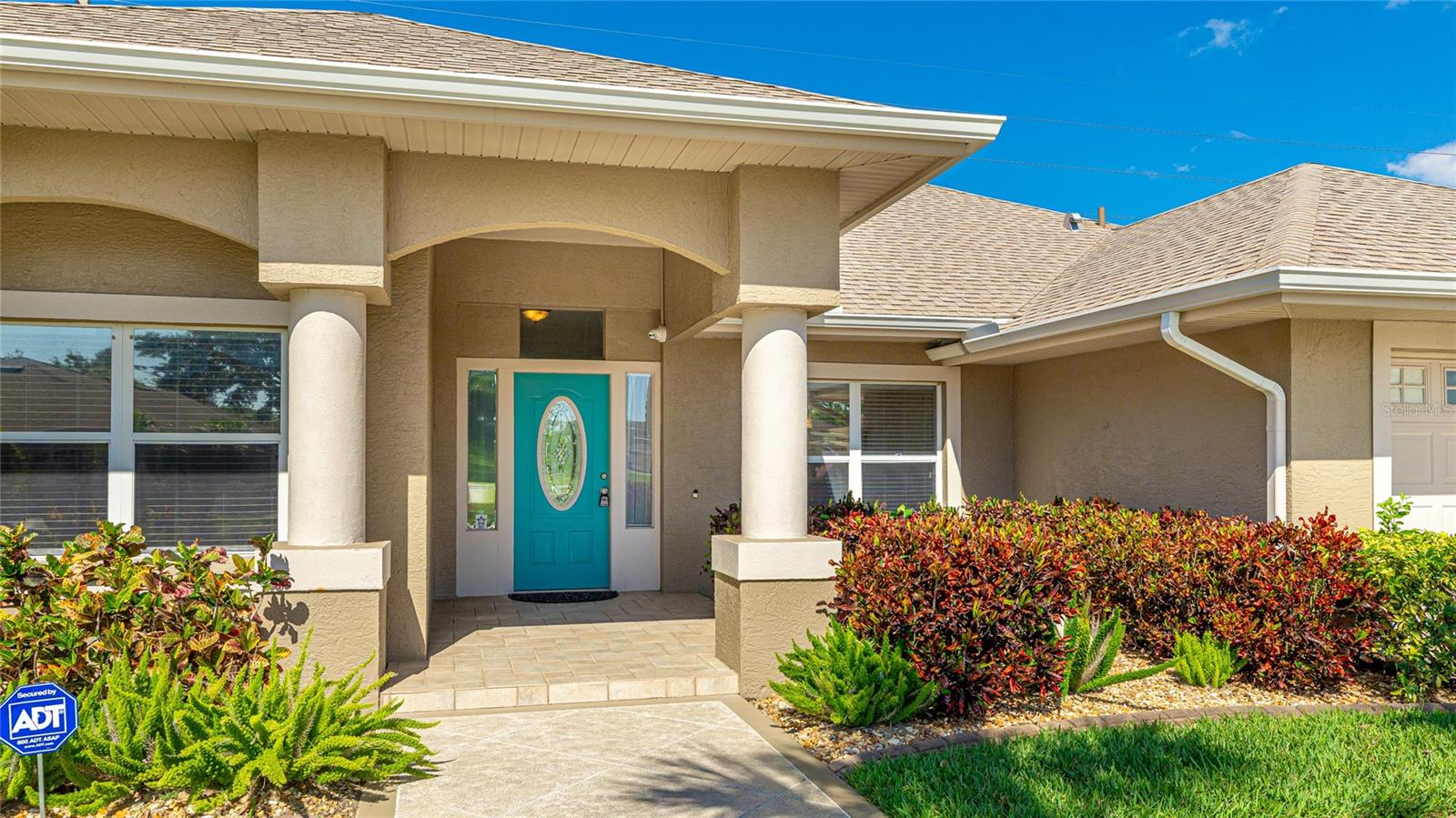 Image 3 of 41 For 534 Oak Bay Drive
