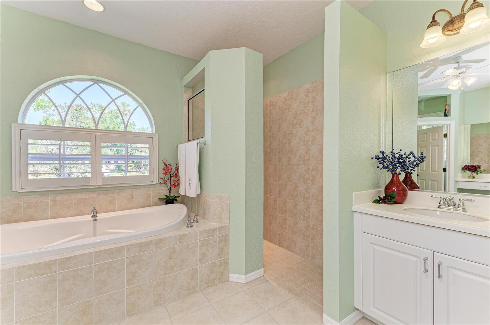 Image 22 of 47 For 5616 90th Avenue Circle E