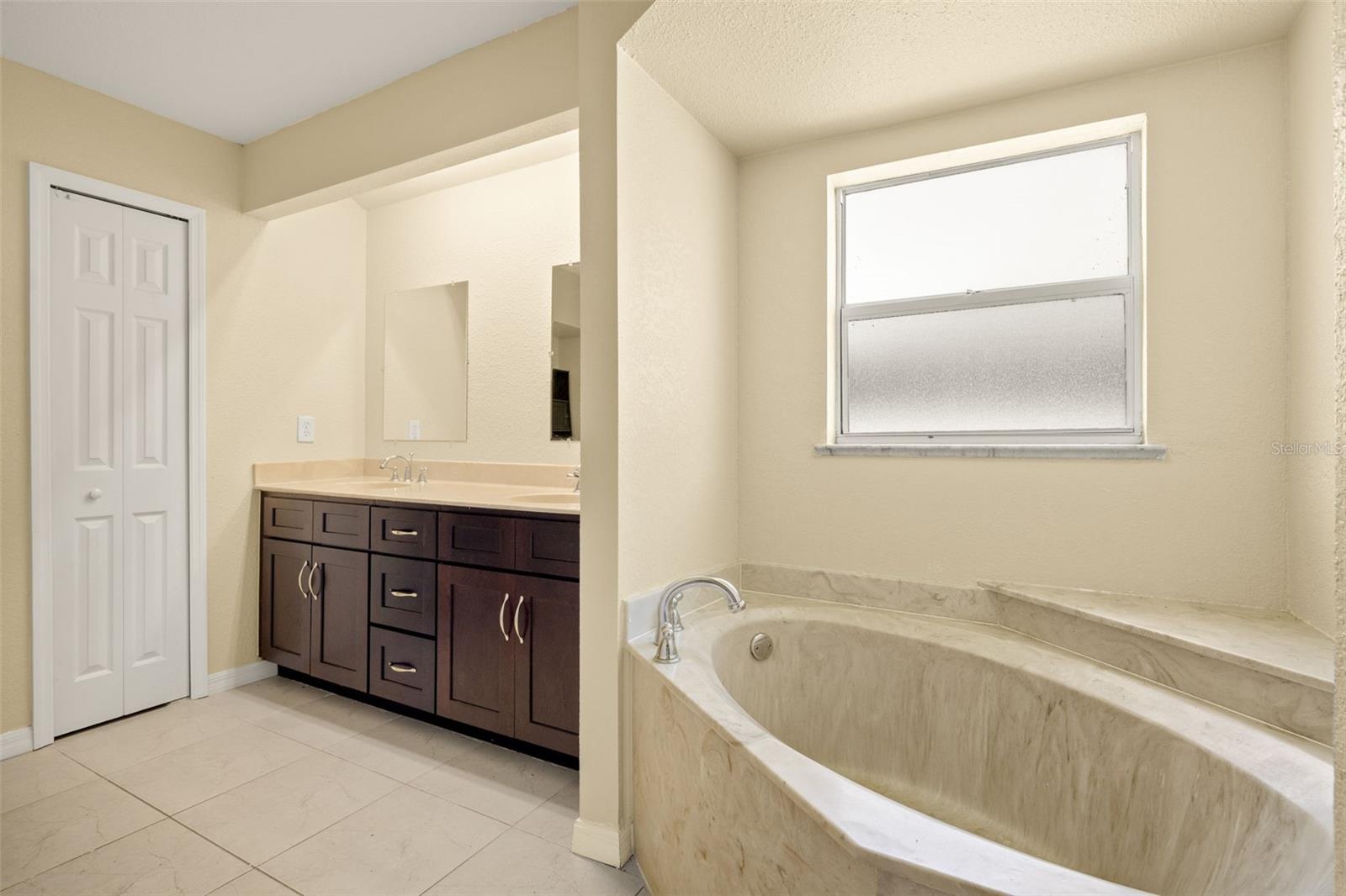 Image 17 of 32 For 27255 Deep Creek Boulevard