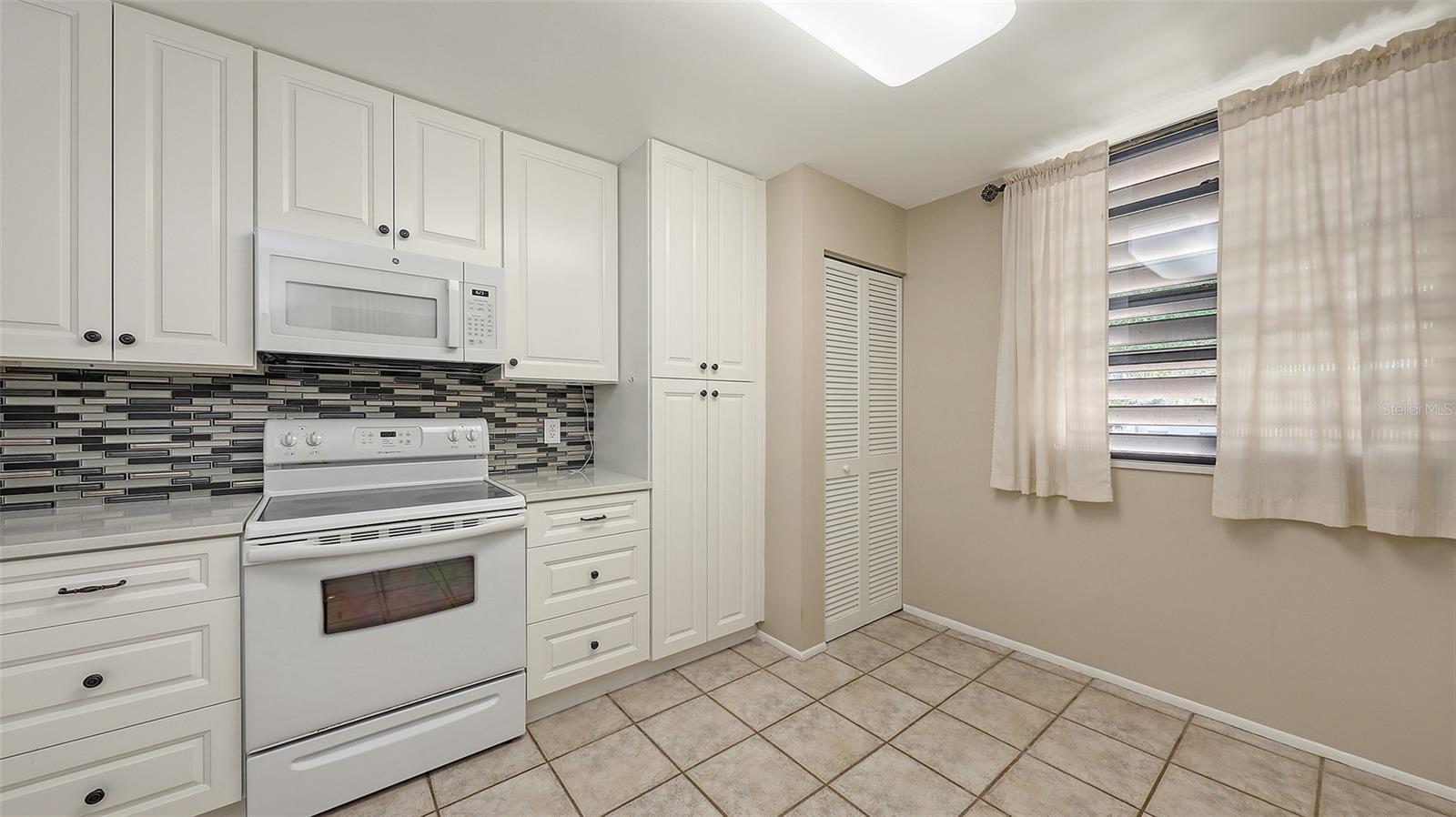 Image 10 of 56 For 811 Oak Drive 811