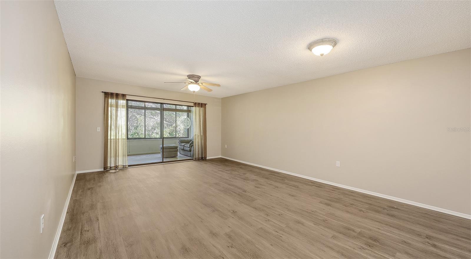 Image 11 of 56 For 811 Oak Drive 811