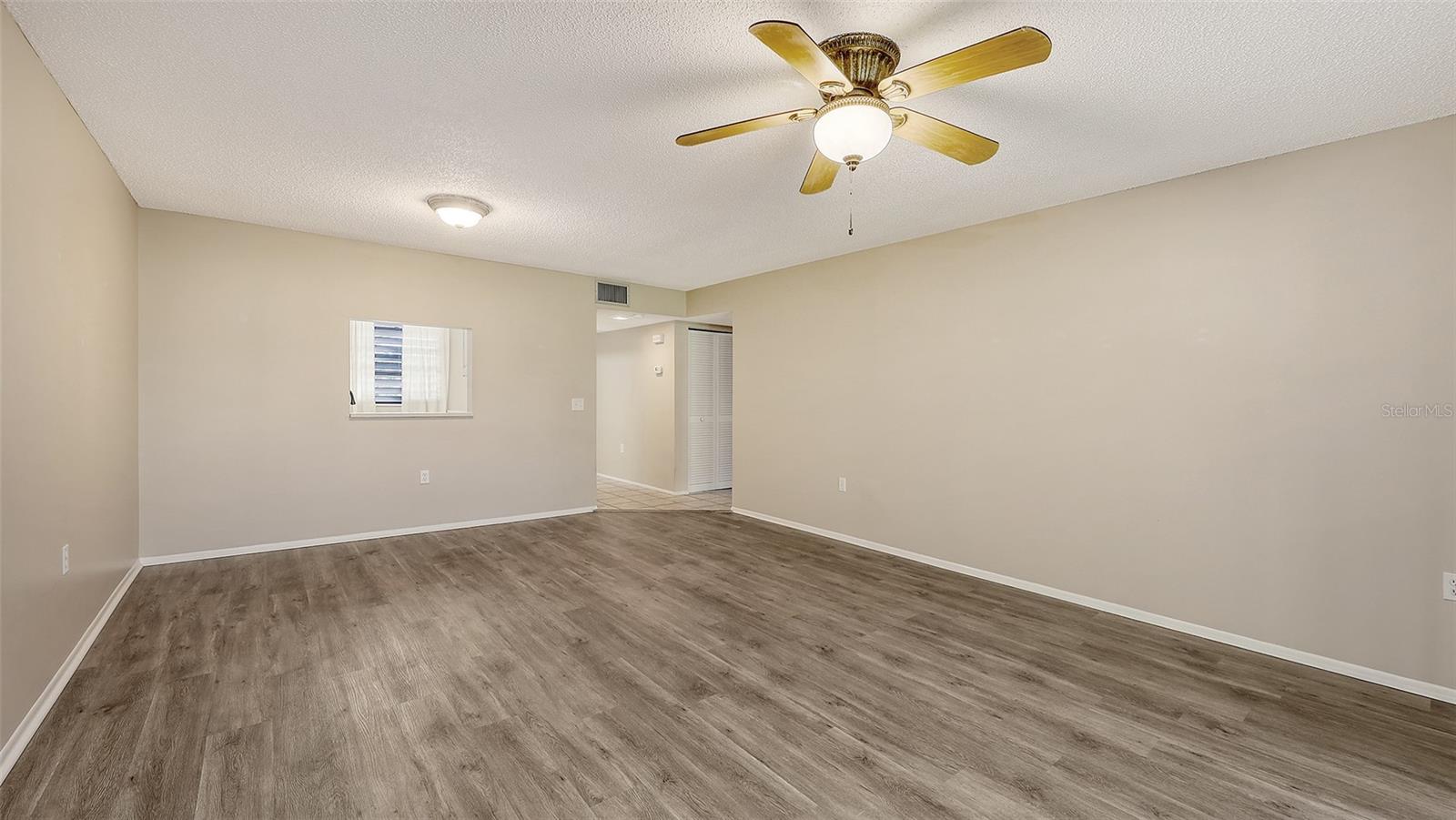 Image 18 of 56 For 811 Oak Drive 811