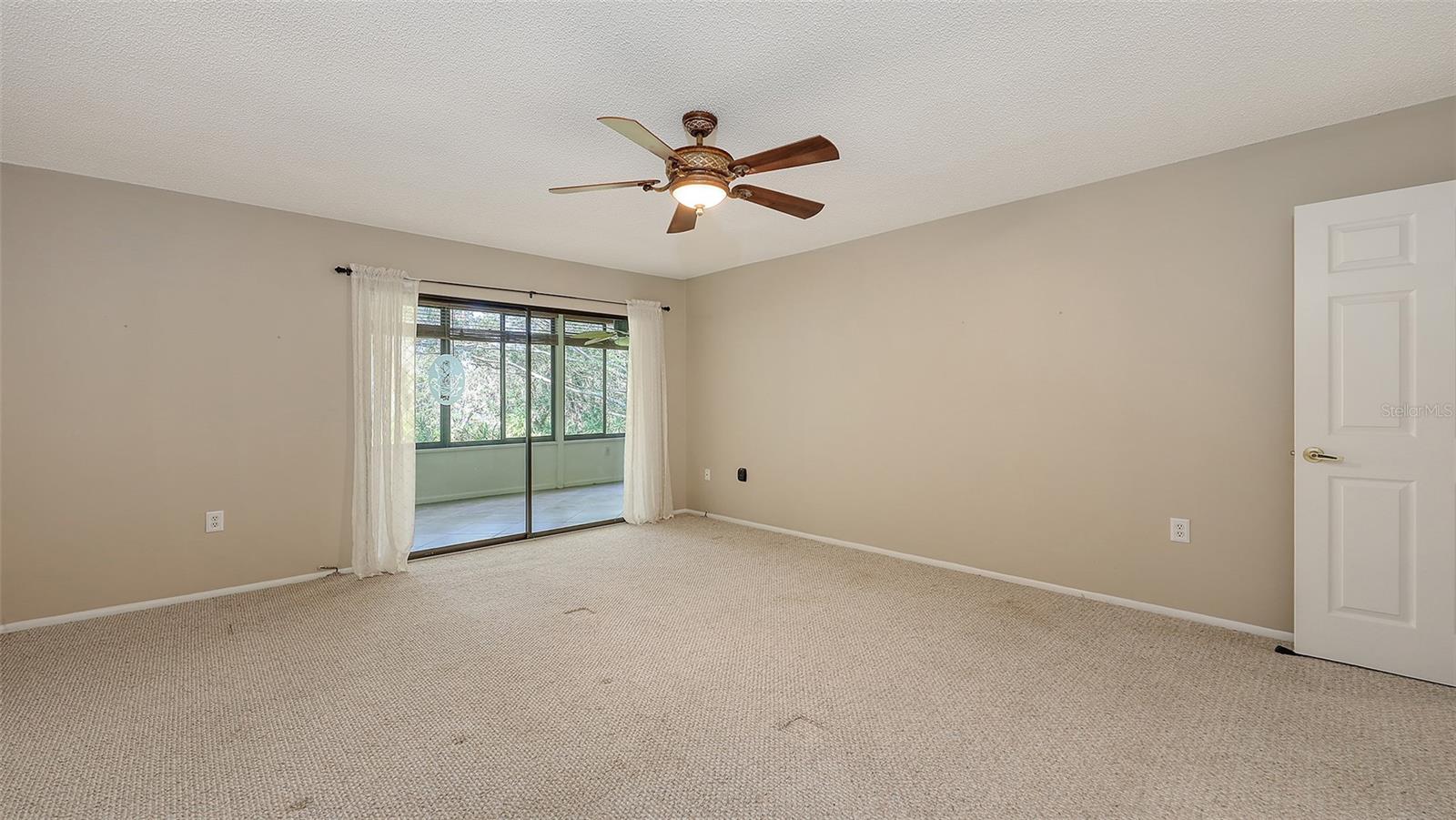 Image 23 of 56 For 811 Oak Drive 811