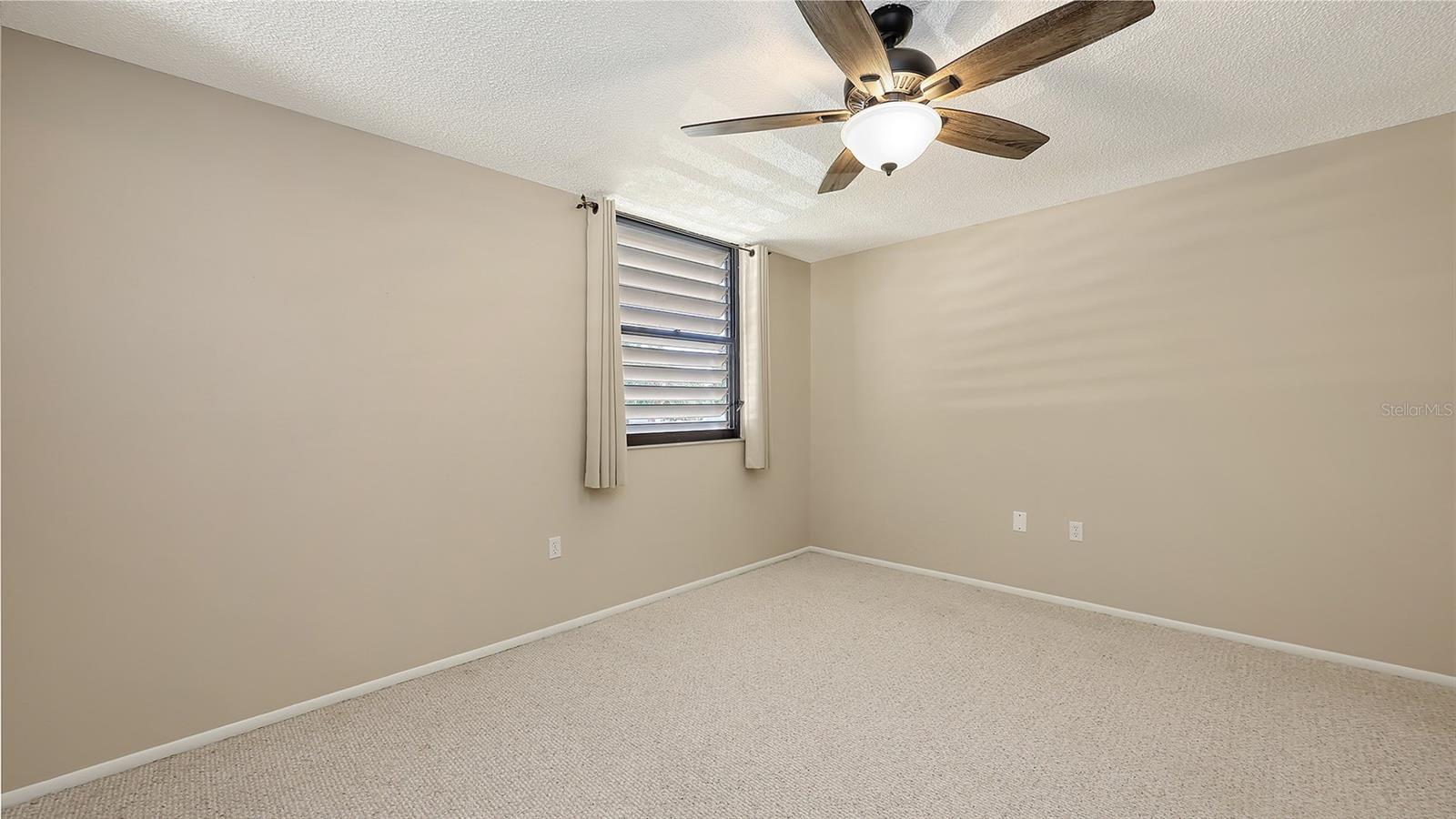 Image 27 of 56 For 811 Oak Drive 811