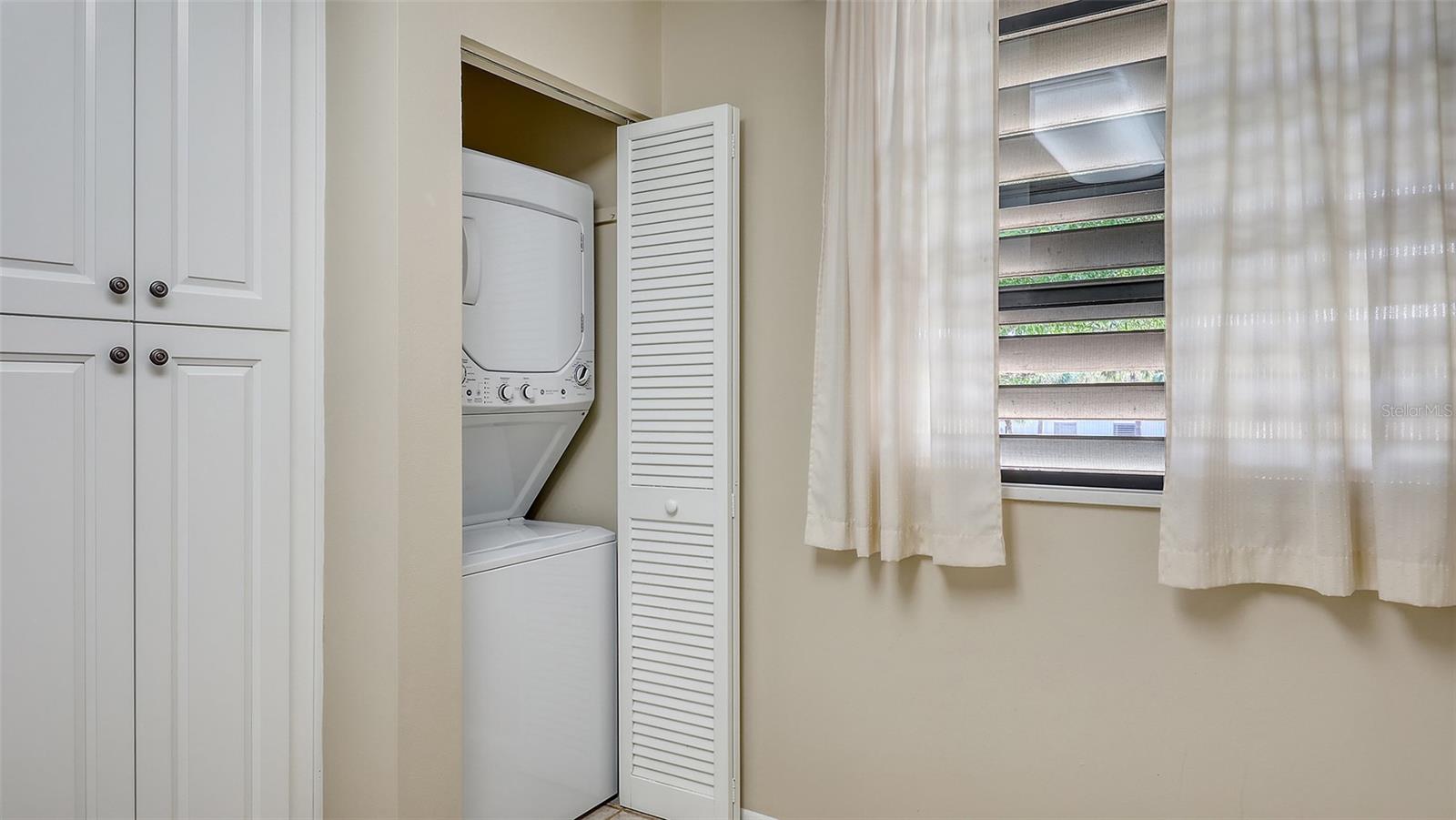 Image 32 of 56 For 811 Oak Drive 811