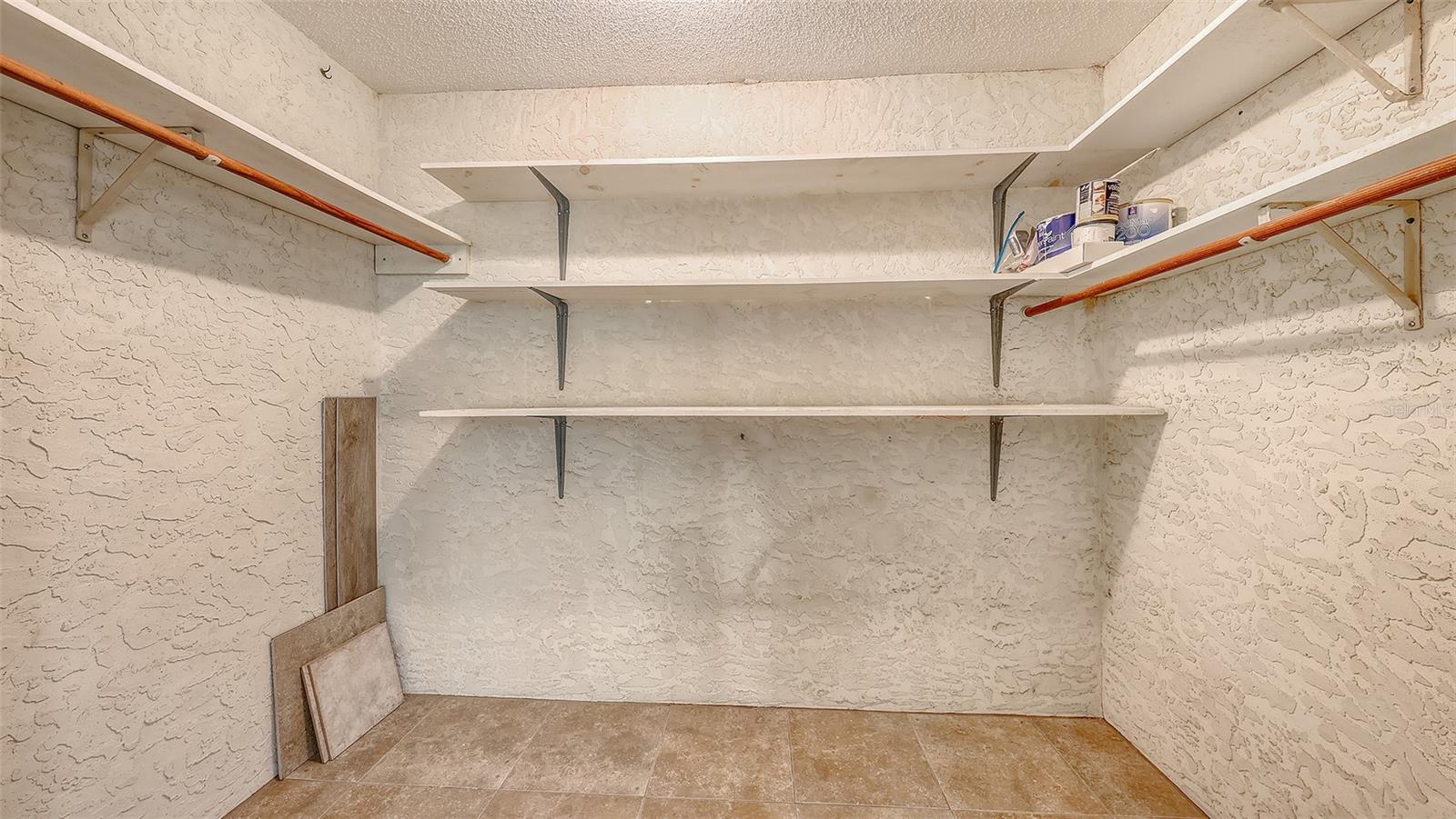 Image 33 of 56 For 811 Oak Drive 811