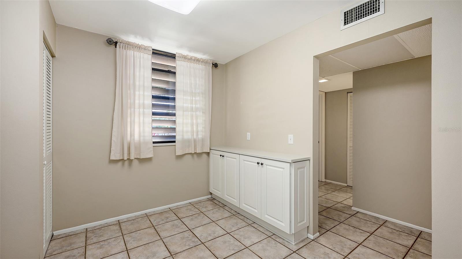 Image 7 of 56 For 811 Oak Drive 811