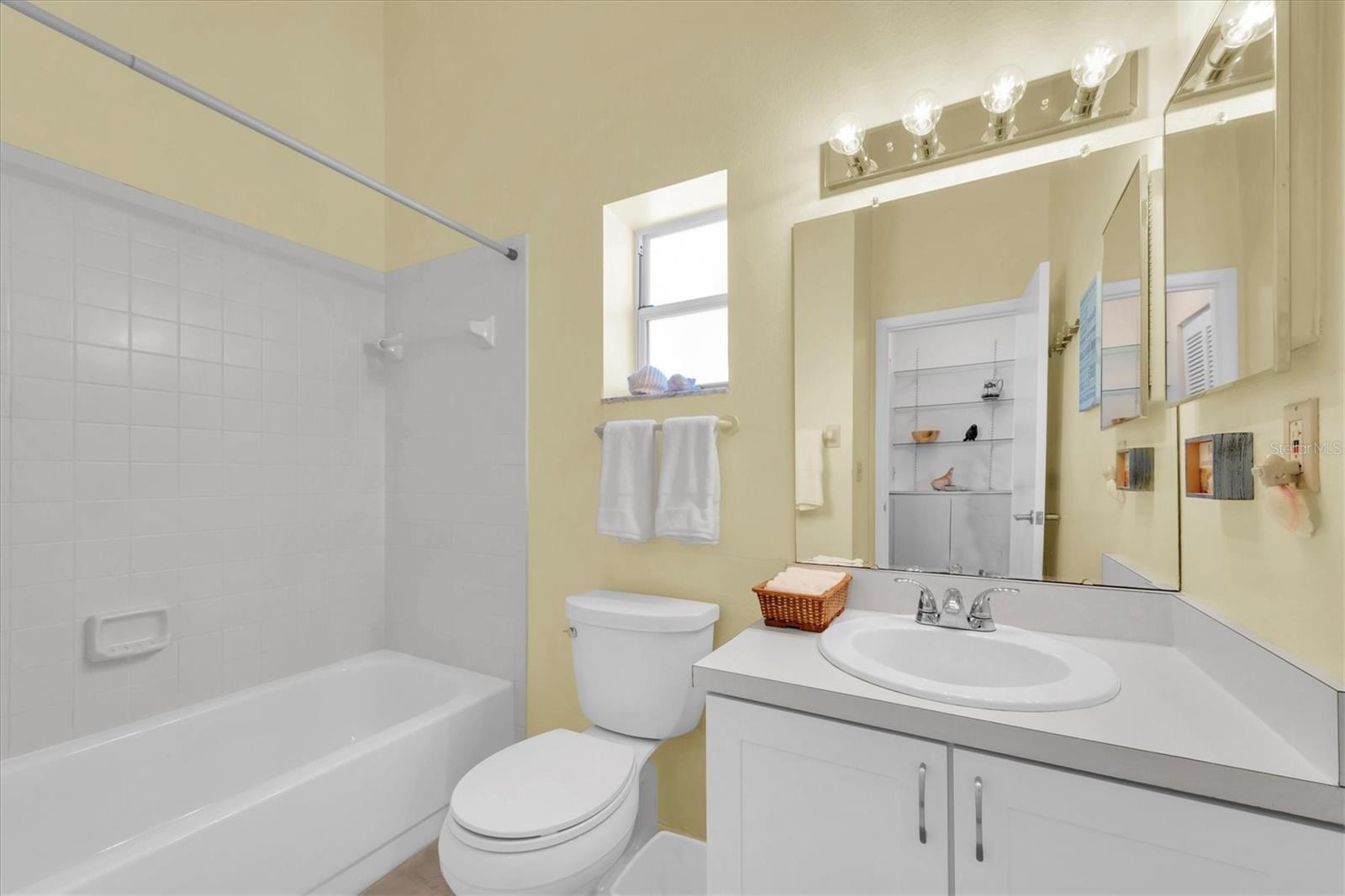 Image 23 of 57 For 801 Waterside Lane