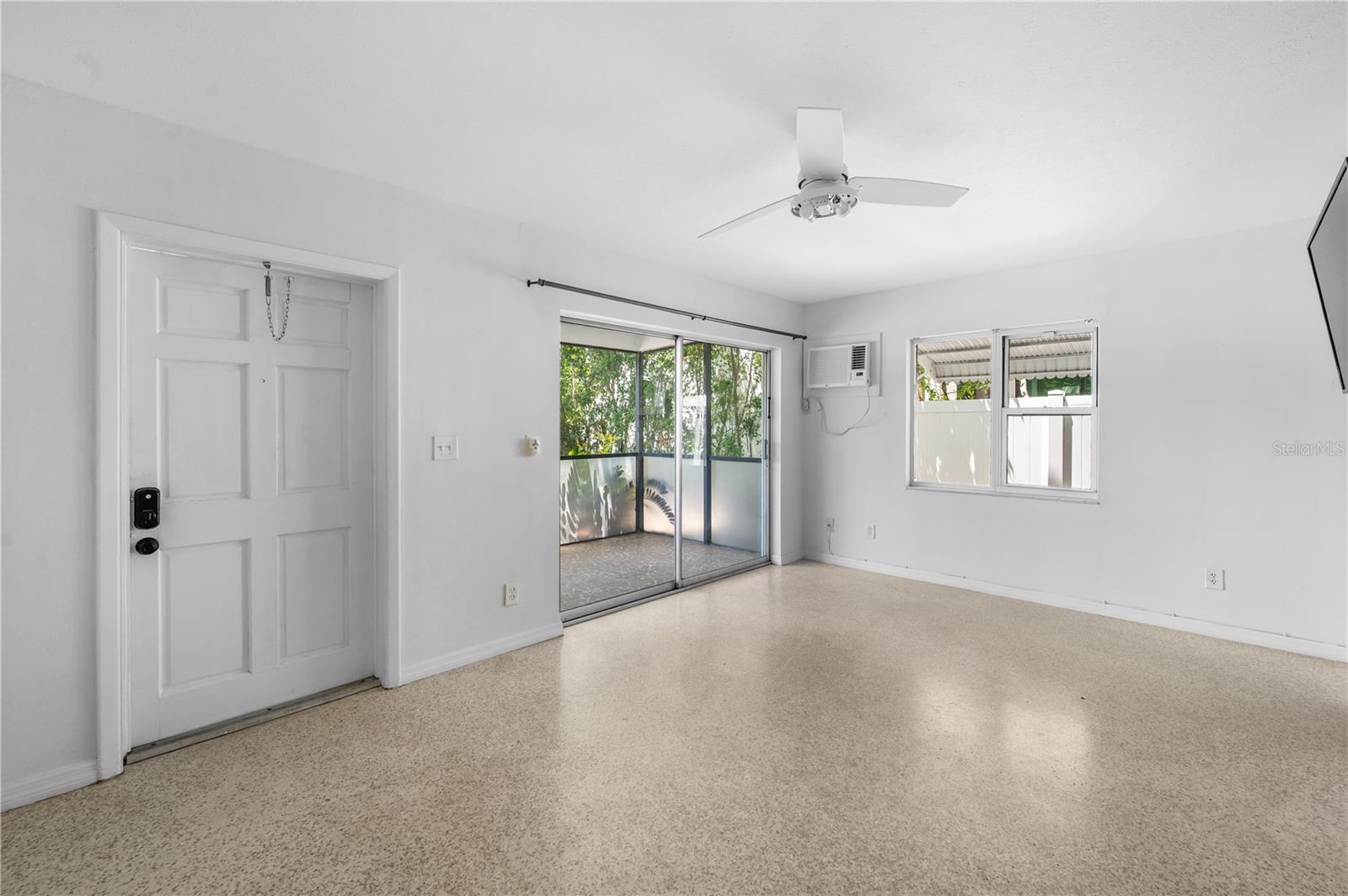 Image 3 of 10 For 1739 Siesta Drive 1