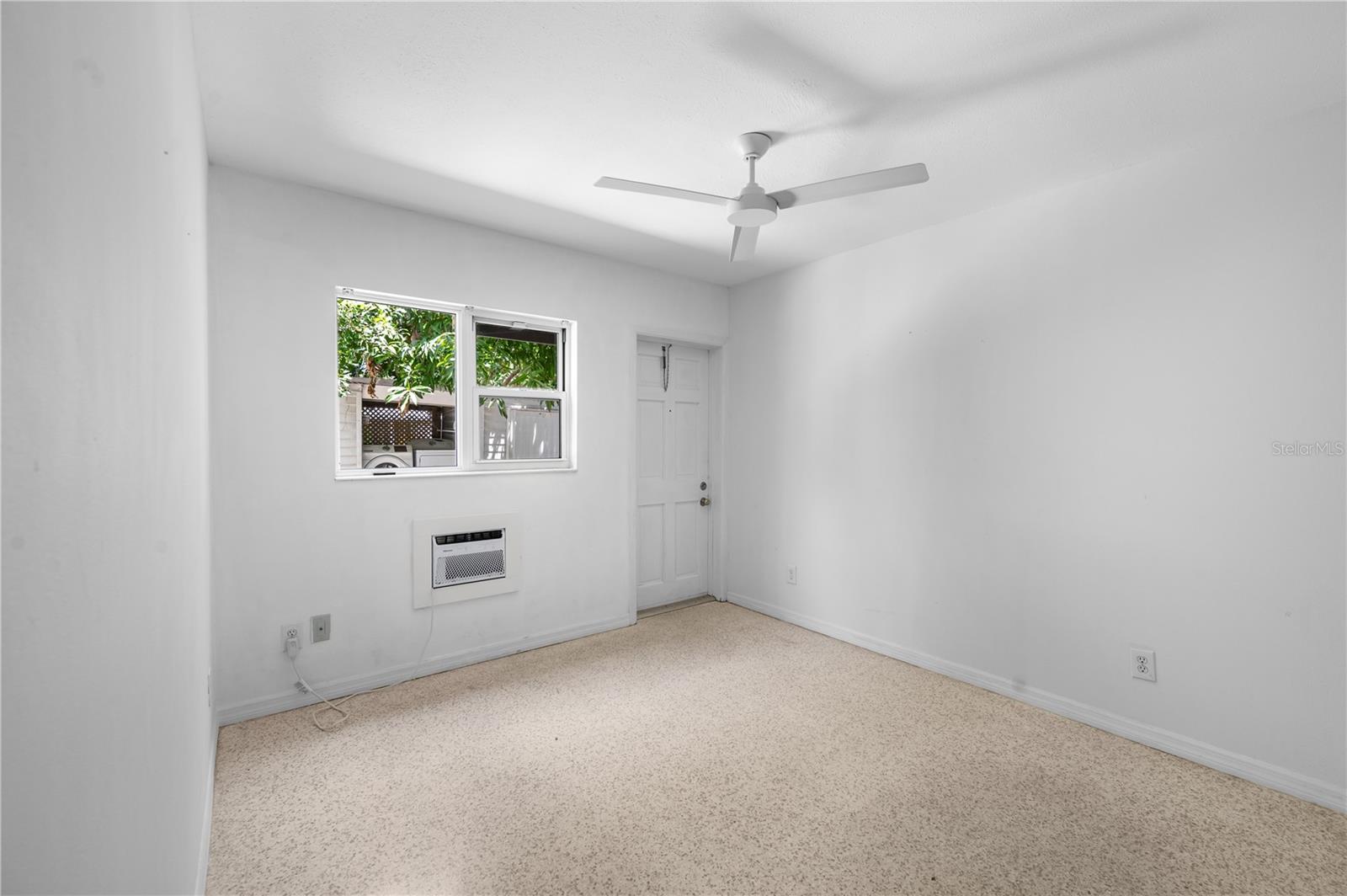 Image 6 of 10 For 1739 Siesta Drive 1