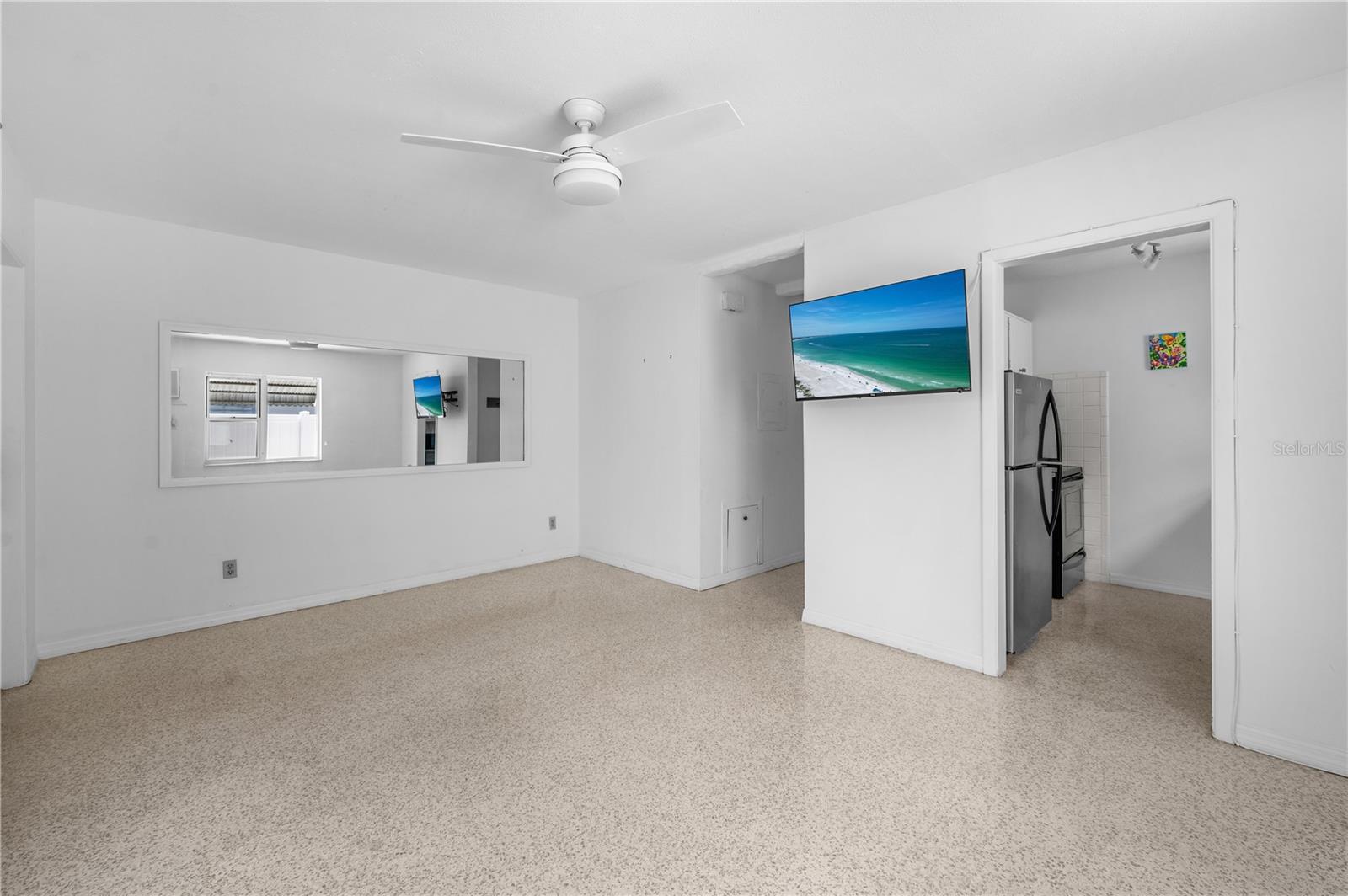 Image 5 of 8 For 1739 Siesta Drive 2