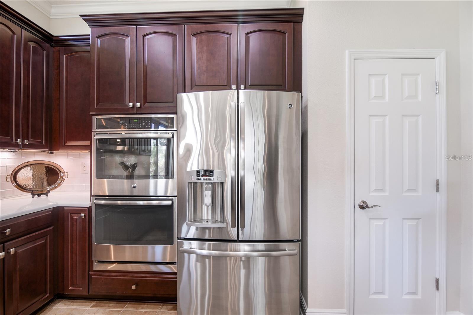 Listing photo id 10 for 10655 Glencorse Terrace