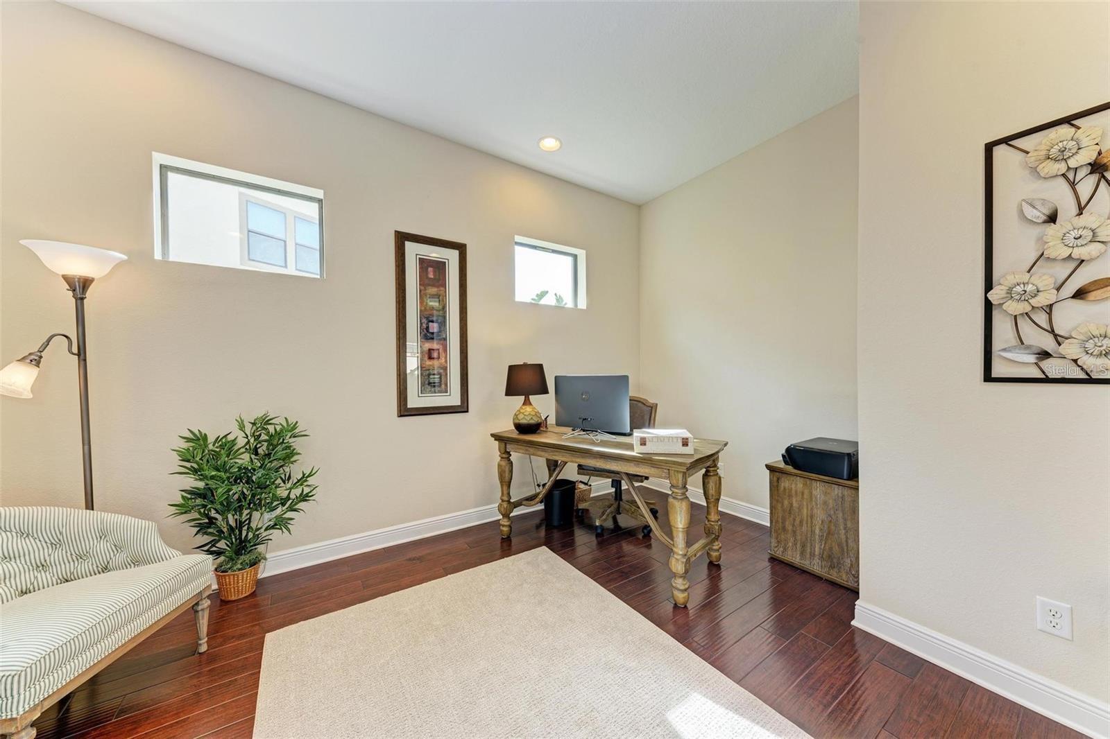 Listing photo id 24 for 10655 Glencorse Terrace