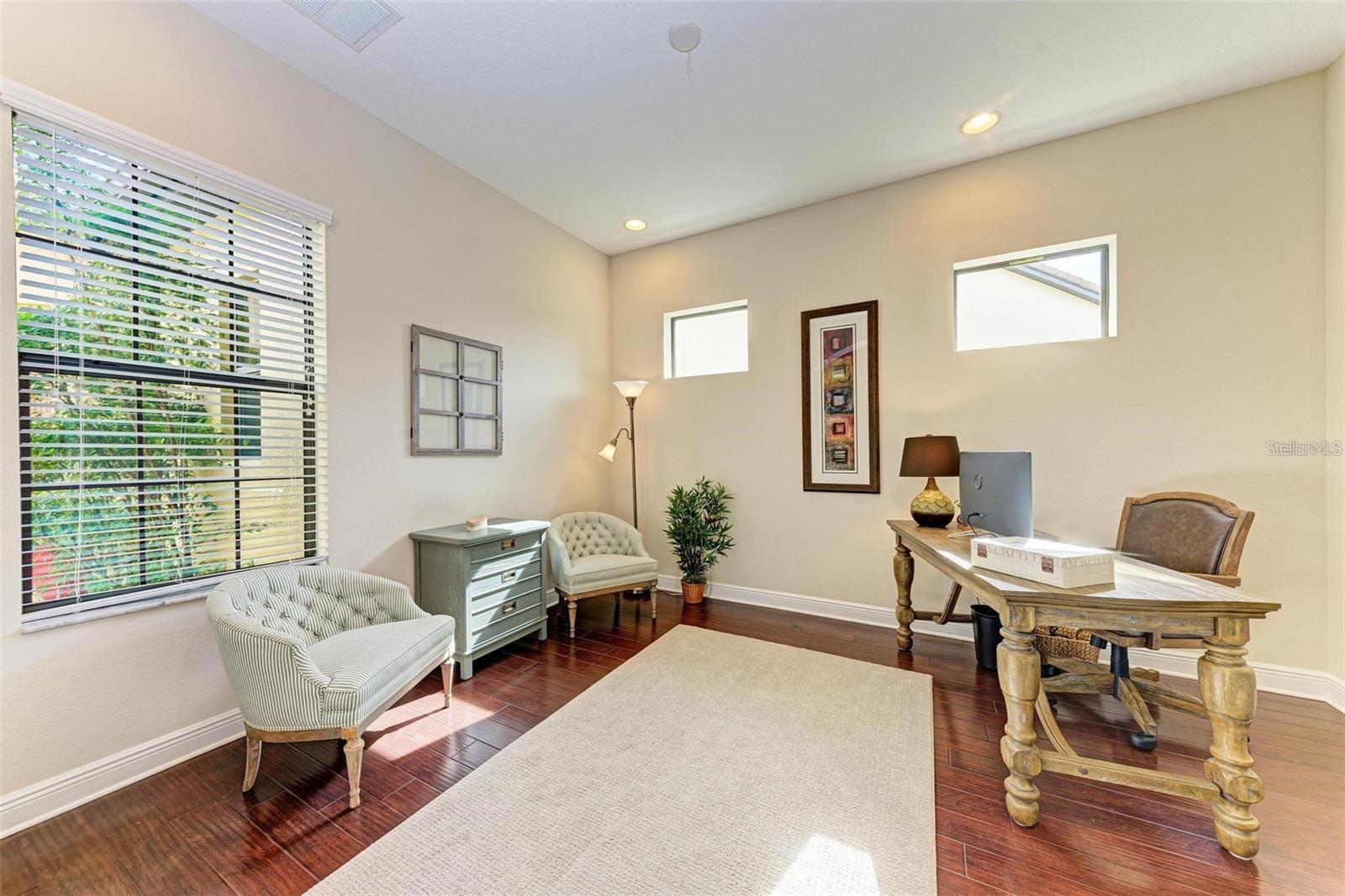 Listing photo id 25 for 10655 Glencorse Terrace
