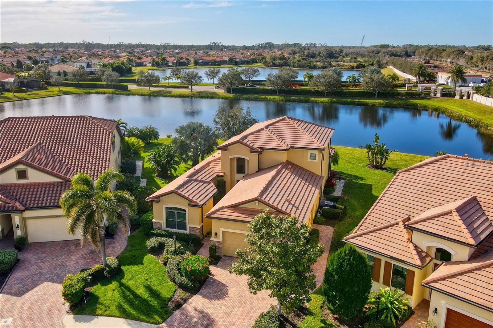 Listing photo id 1 for 10655 Glencorse Terrace
