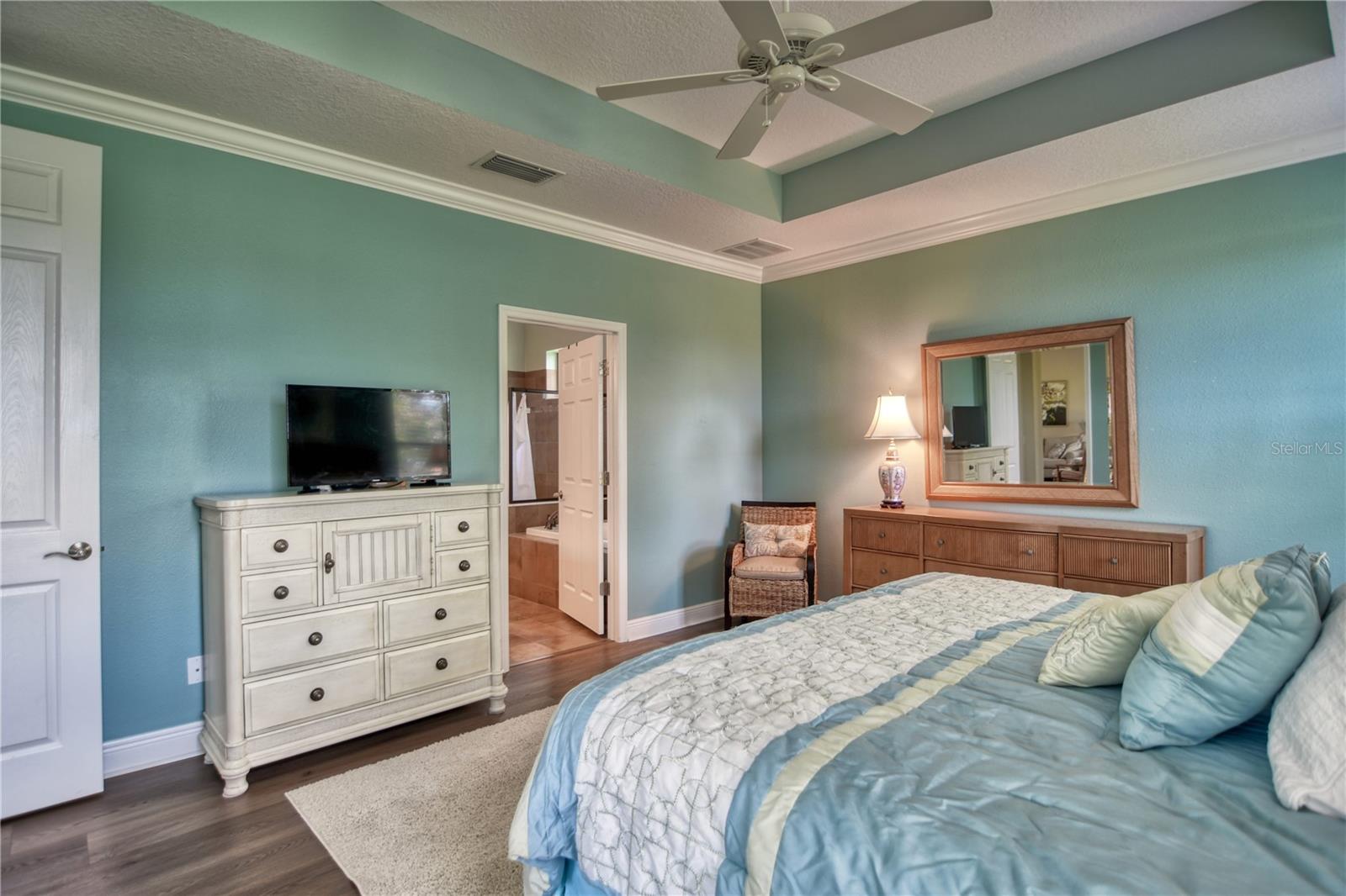 Listing photo id 38 for 10655 Glencorse Terrace