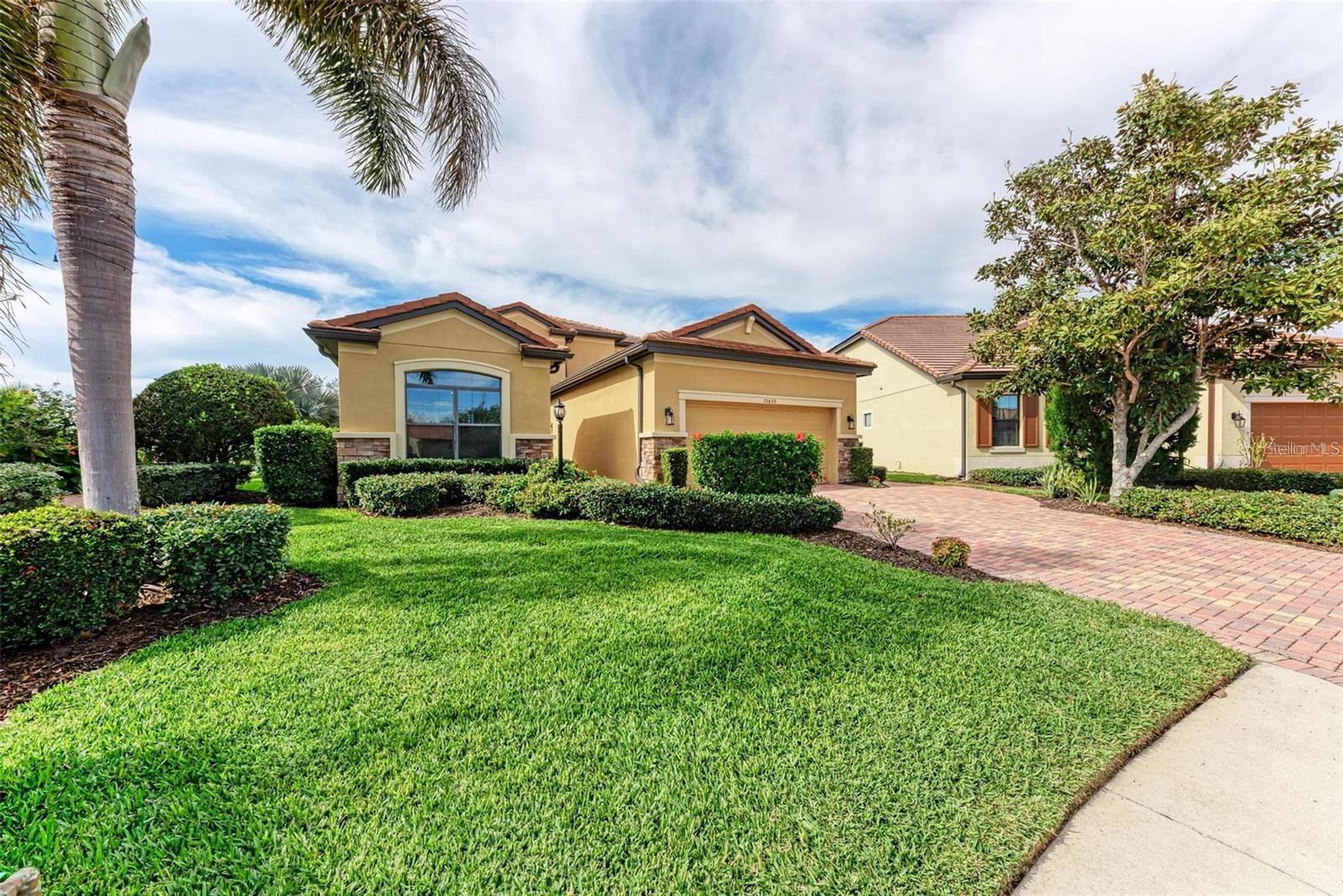 Listing photo id 3 for 10655 Glencorse Terrace