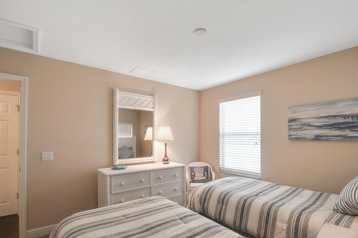 Listing photo id 50 for 10655 Glencorse Terrace
