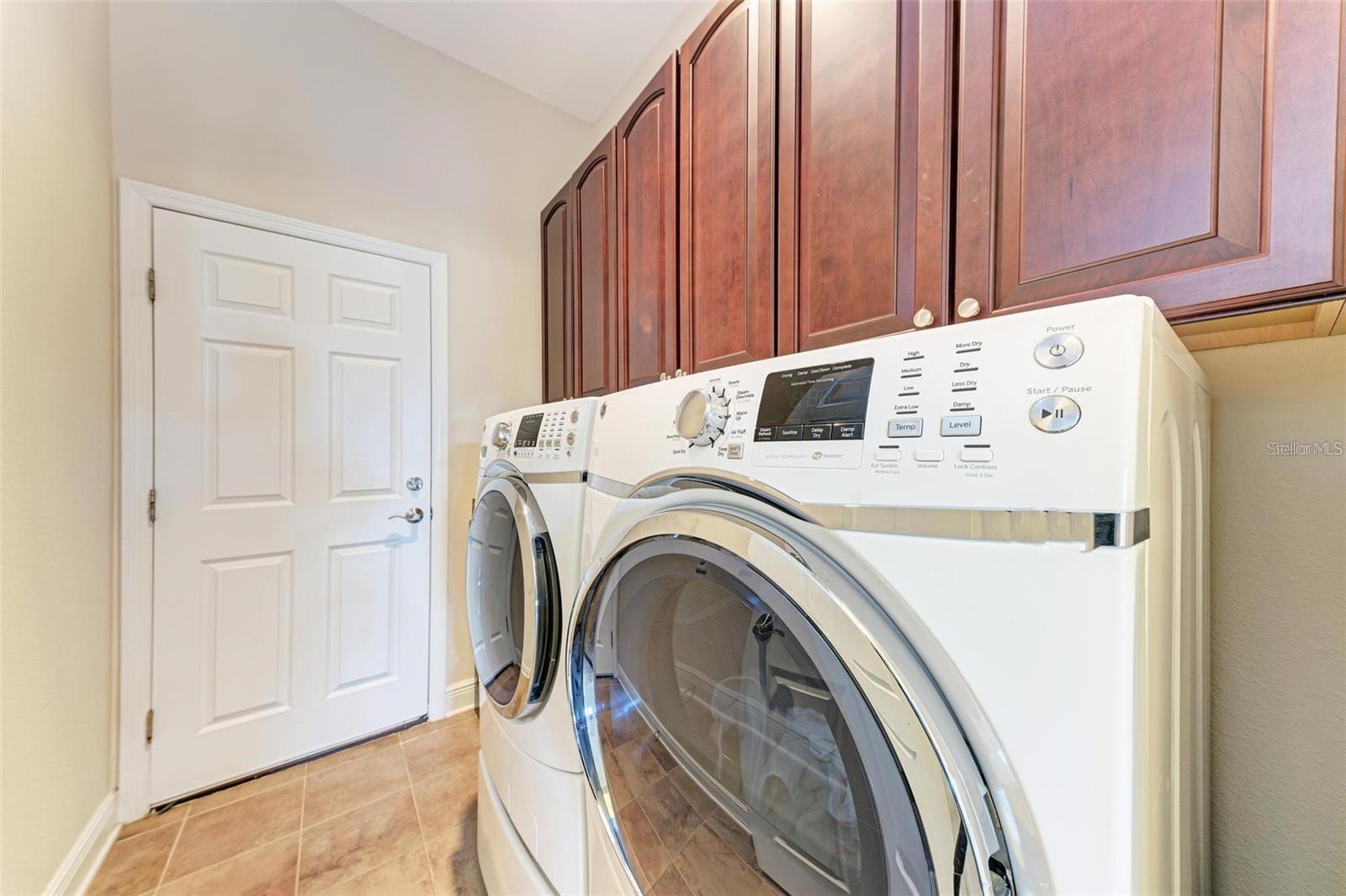 Listing photo id 51 for 10655 Glencorse Terrace