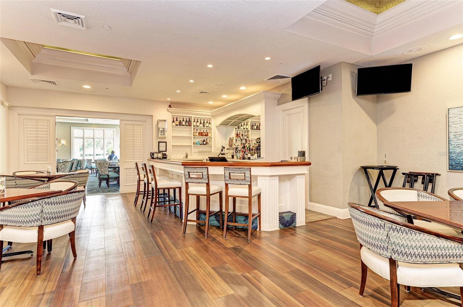 Listing photo id 67 for 10655 Glencorse Terrace