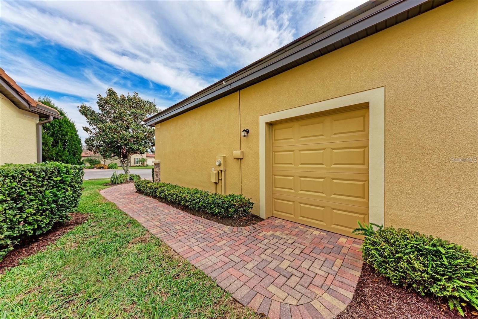 Listing photo id 5 for 10655 Glencorse Terrace