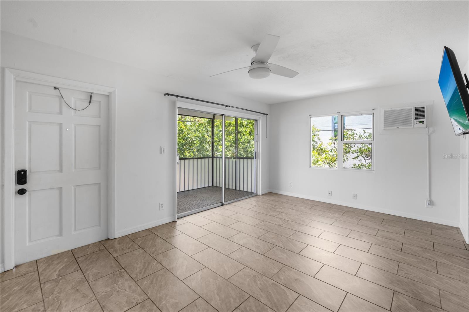 Image 3 of 11 For 1739 Siesta Drive 3