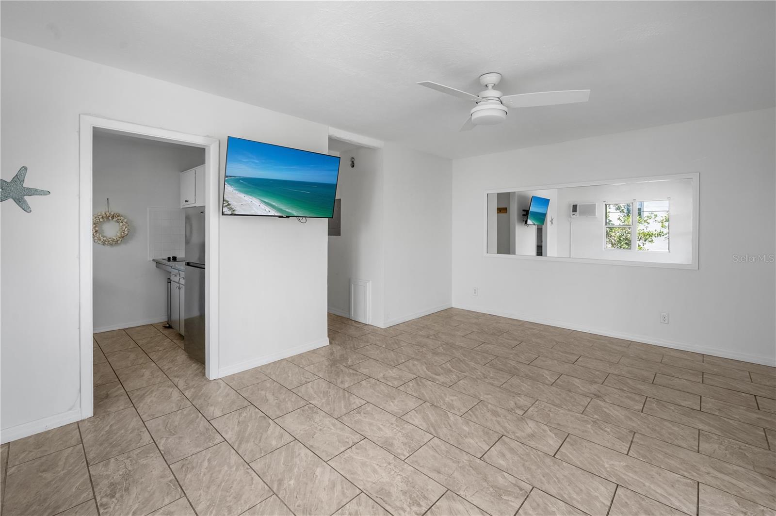 Image 5 of 11 For 1739 Siesta Drive 3