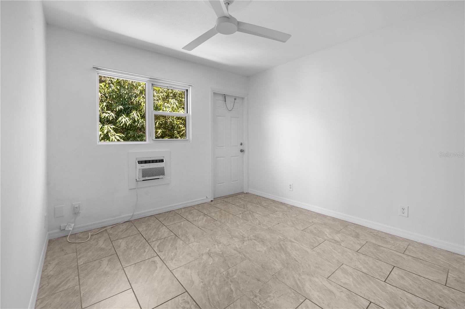 Image 7 of 11 For 1739 Siesta Drive 3
