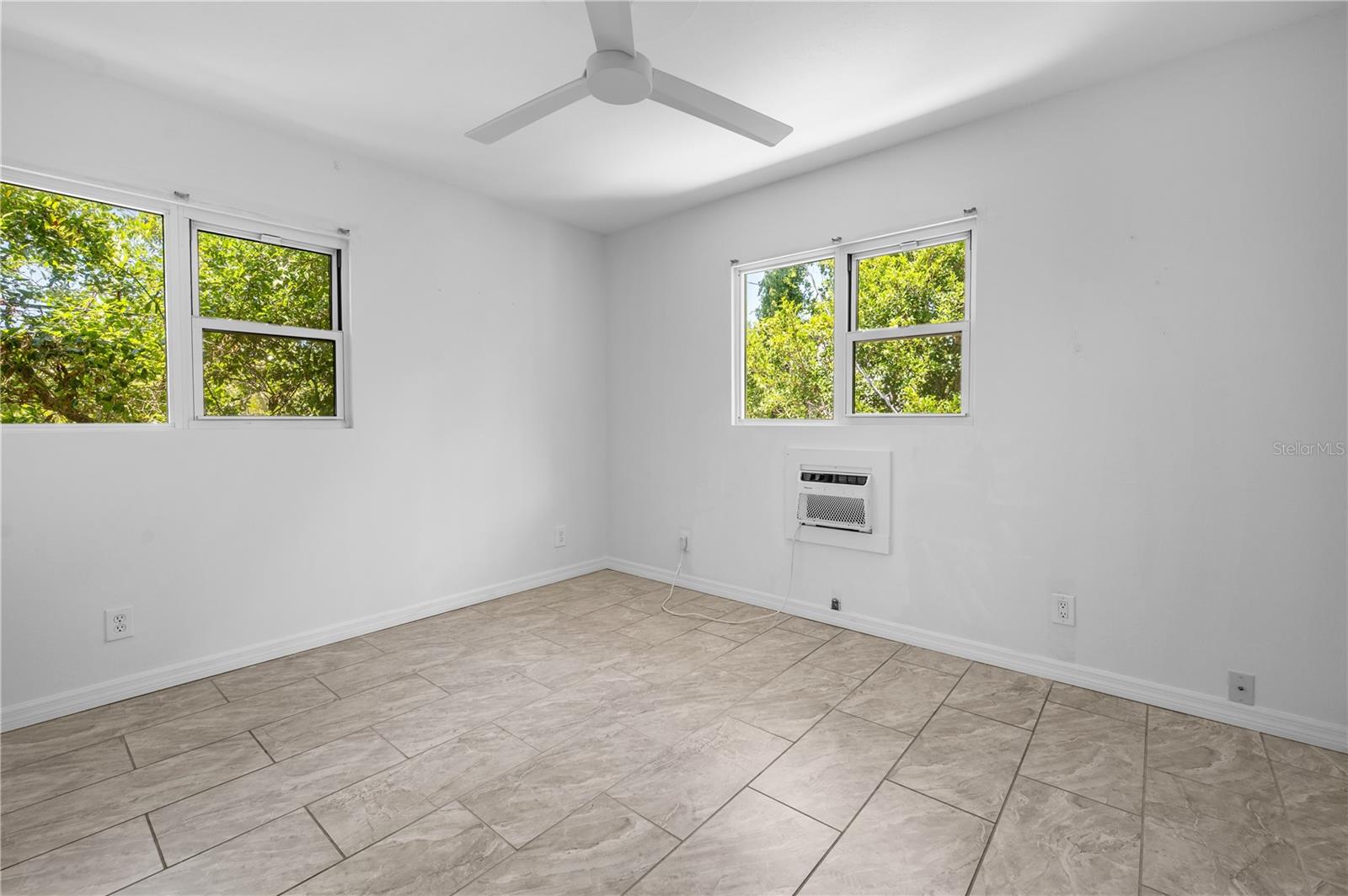 Image 8 of 11 For 1739 Siesta Drive 3