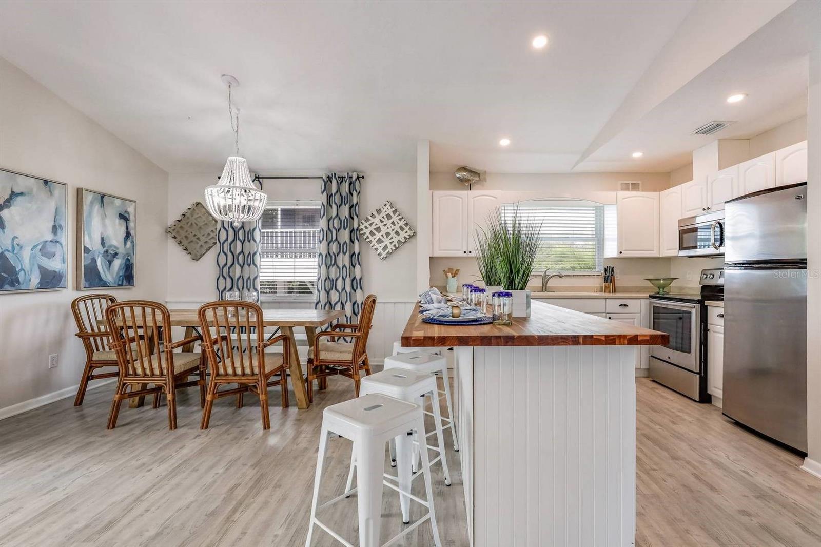 Image 15 of 49 For 811 Jacaranda Road