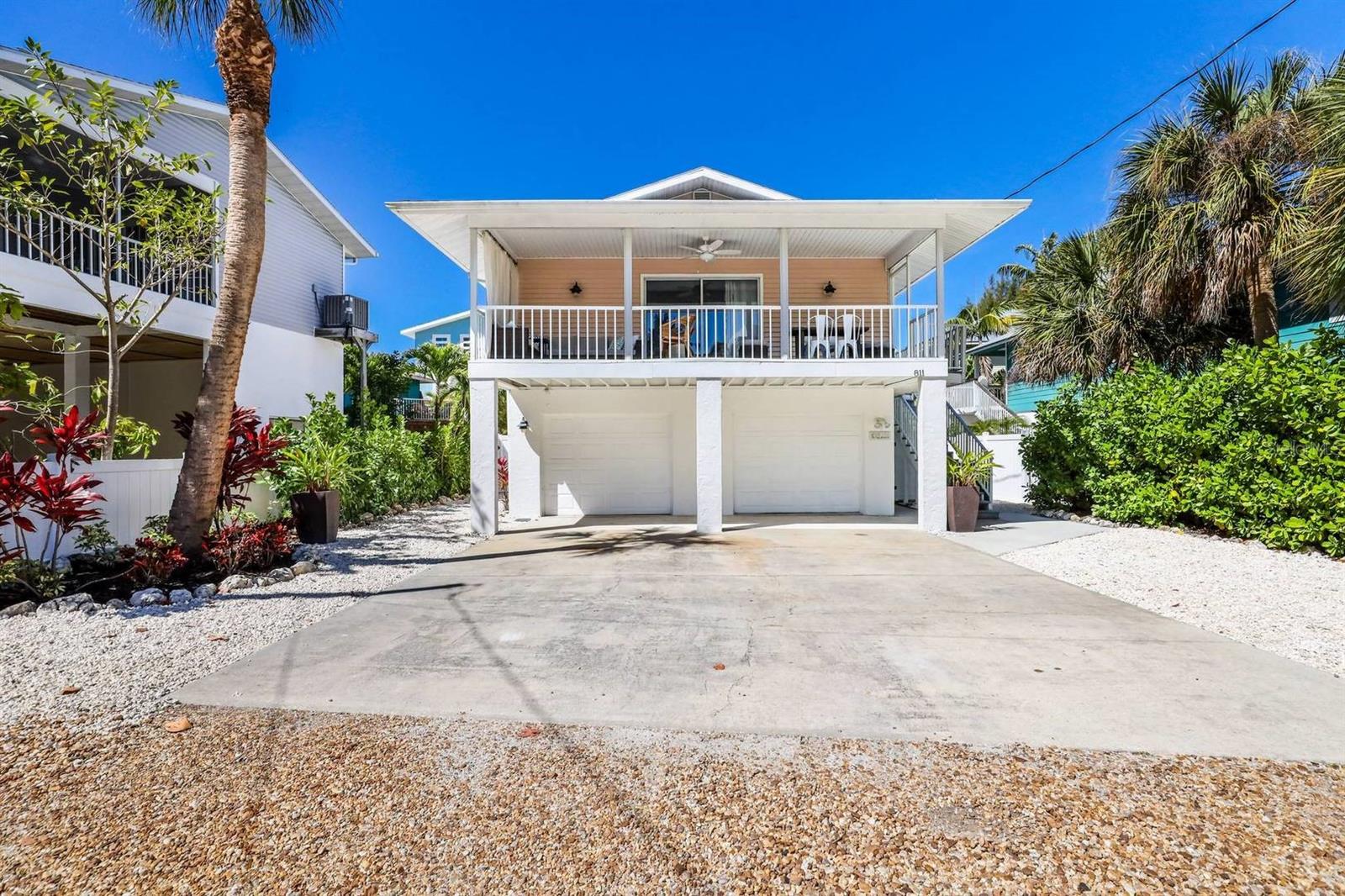 Image 2 of 49 For 811 Jacaranda Road