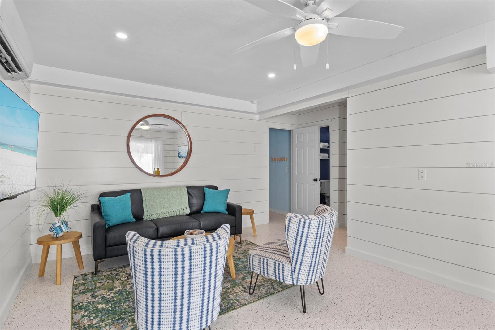 Image 41 of 49 For 811 Jacaranda Road