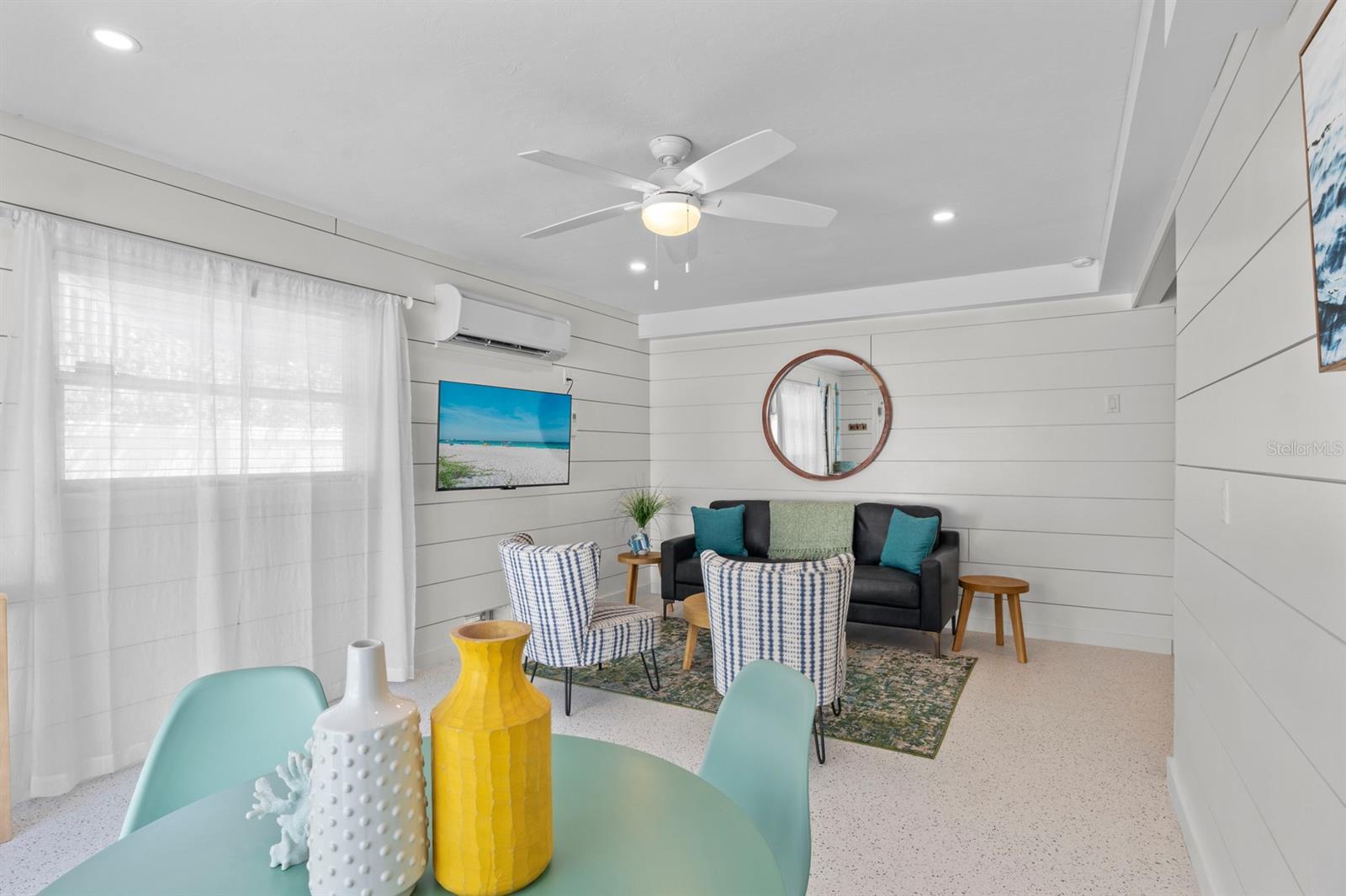 Image 42 of 49 For 811 Jacaranda Road