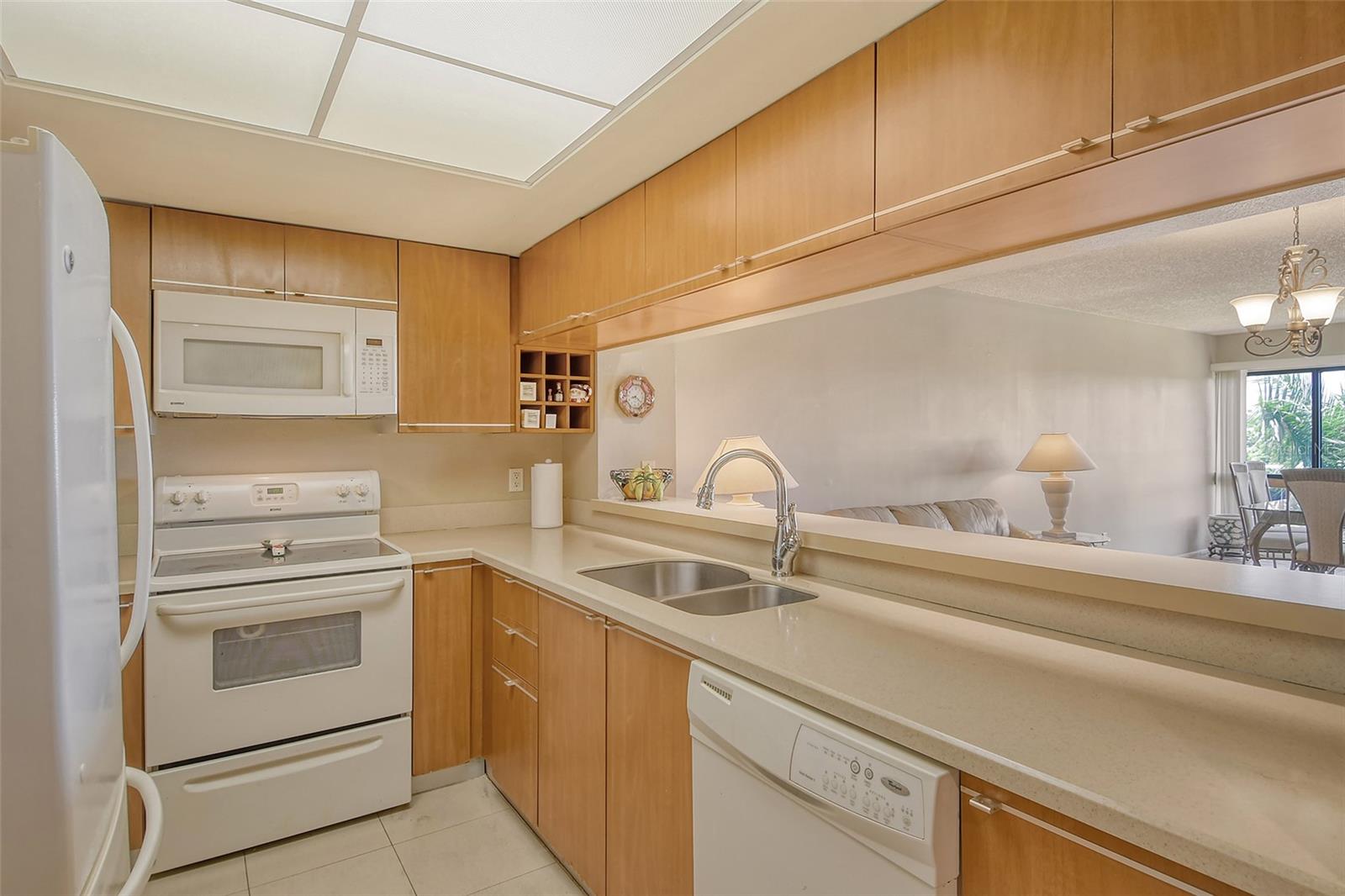 Image 24 of 91 For 835 Osprey Avenue 310