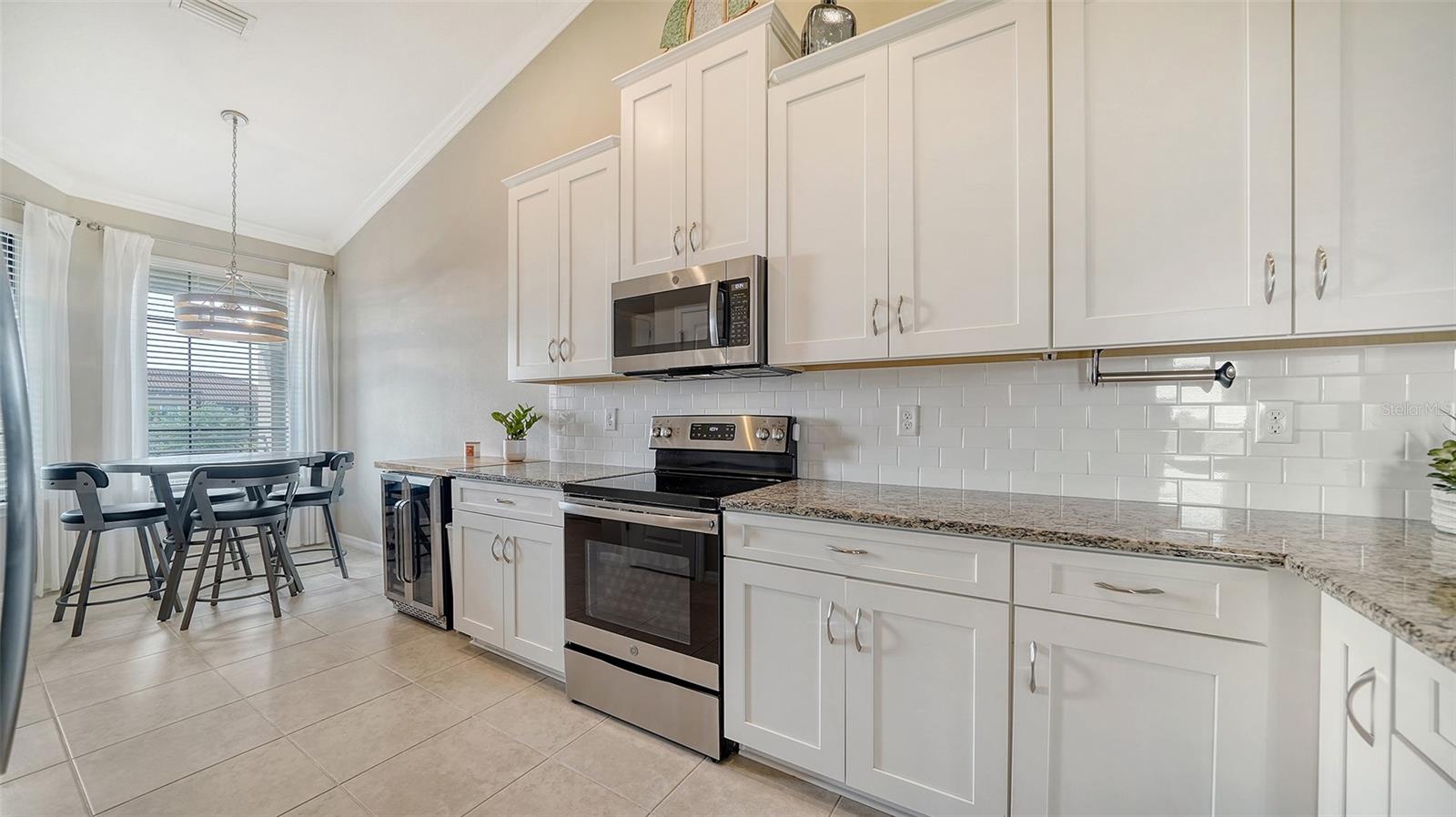 Image 15 of 77 For 5424 Cicerone Street 204
