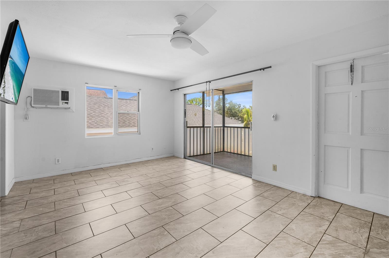 Image 4 of 10 For 1739 Siesta Drive 4