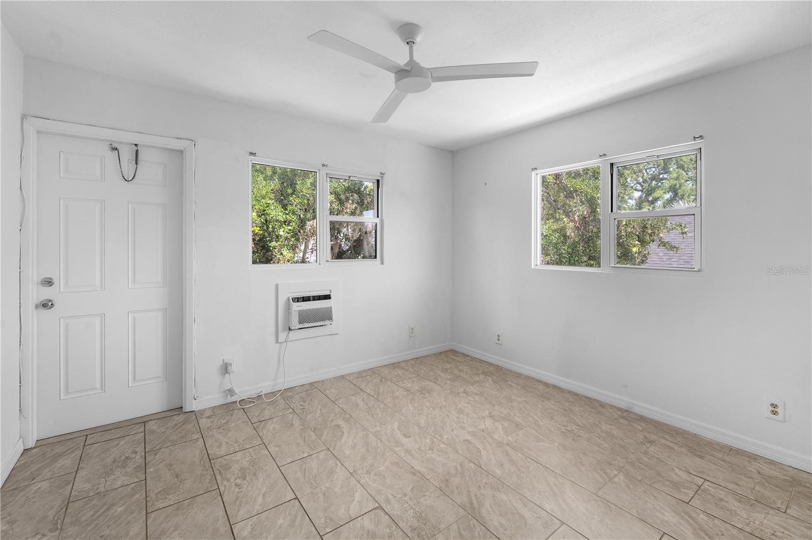 Image 7 of 10 For 1739 Siesta Drive 4