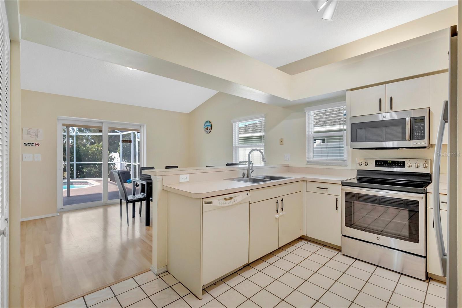 Image 20 of 39 For 6415 39th Avenue W