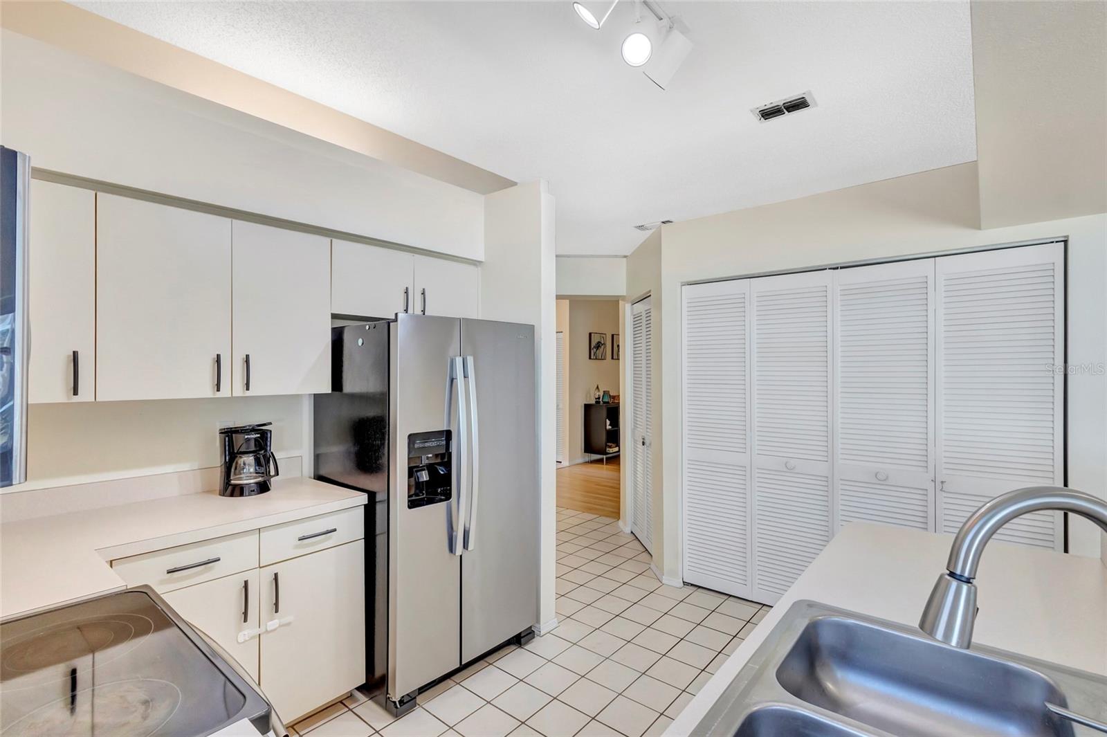 Image 21 of 39 For 6415 39th Avenue W