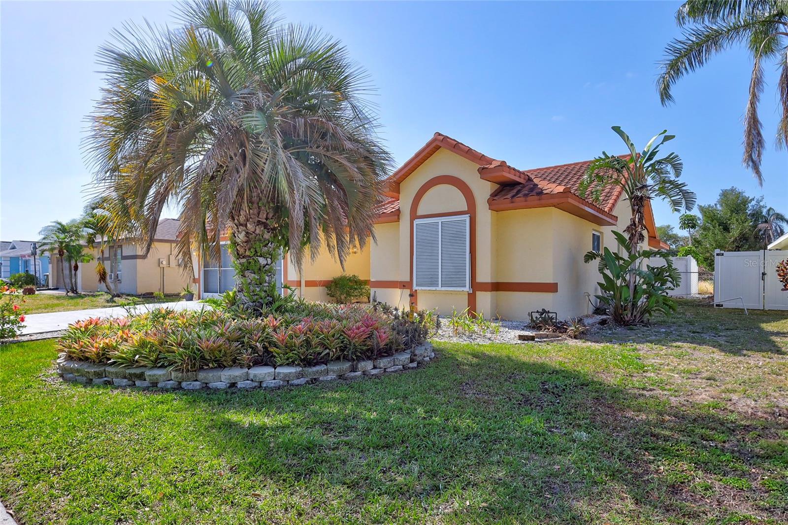 Image 3 of 39 For 6415 39th Avenue W