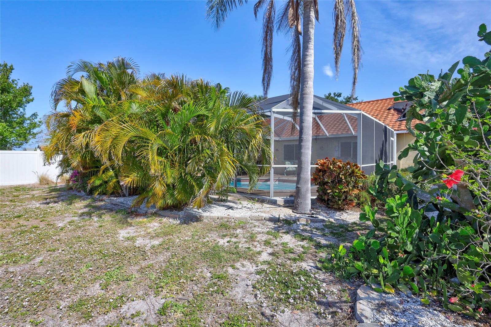 Image 4 of 39 For 6415 39th Avenue W