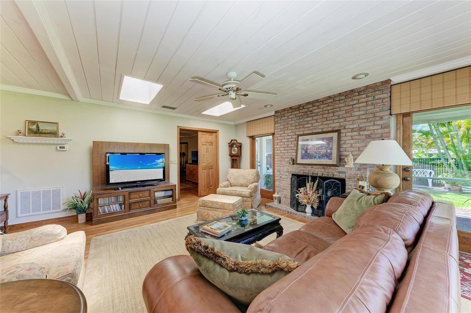 Image 33 of 57 For 4611 17th Avenue W