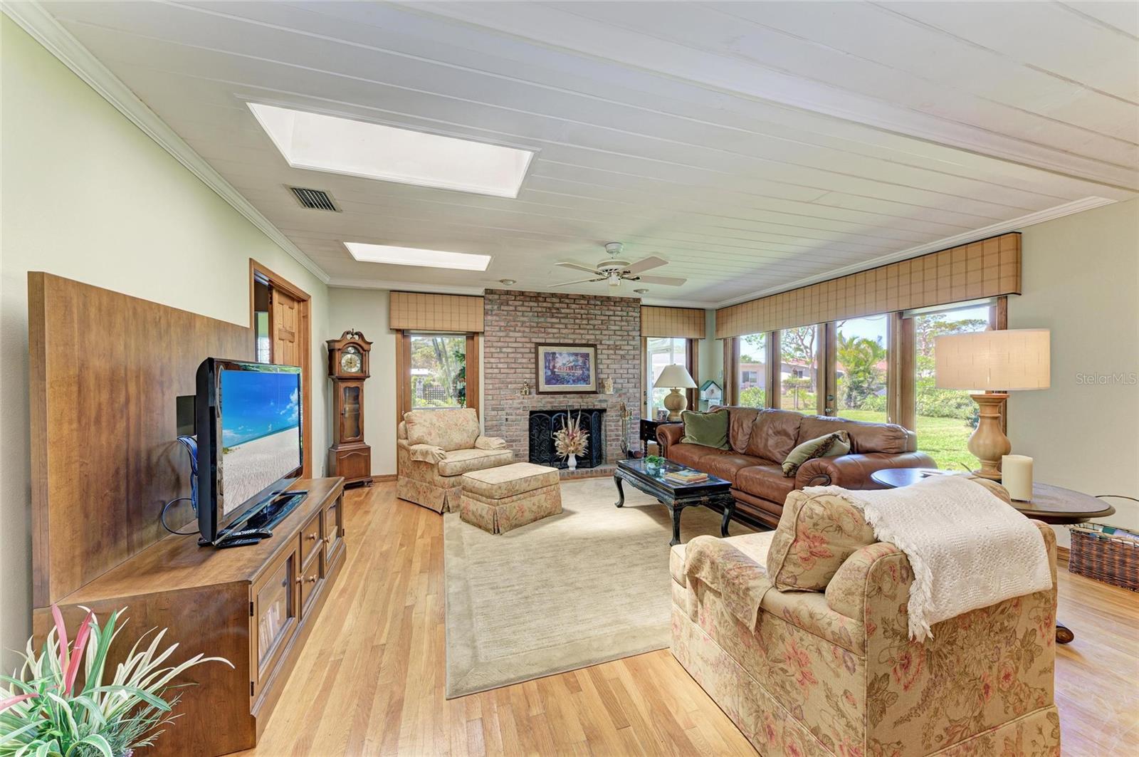 Image 34 of 57 For 4611 17th Avenue W