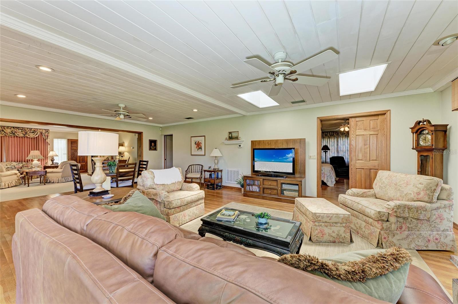 Image 35 of 57 For 4611 17th Avenue W